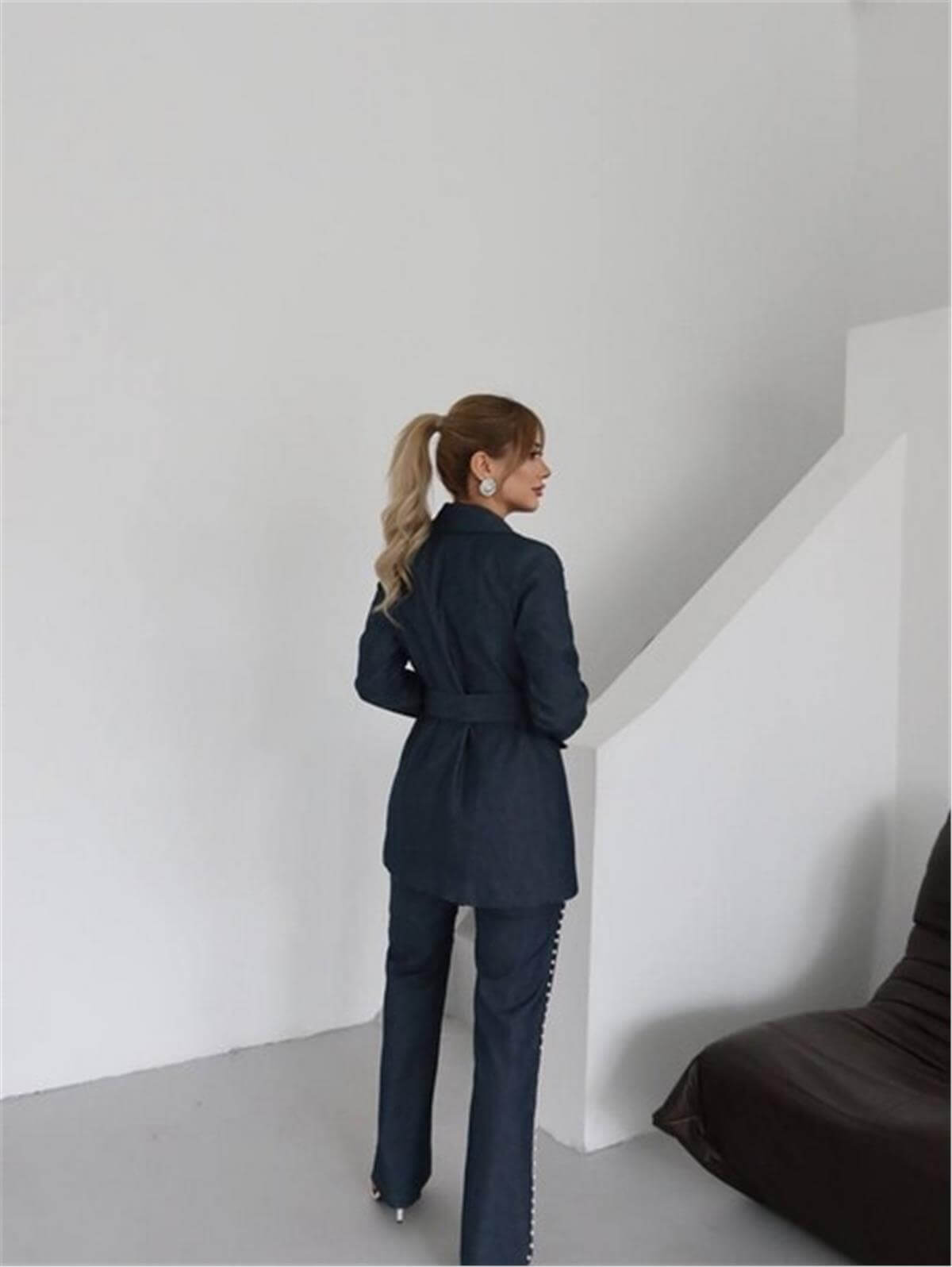 Mavi Çiçek Detaylı Bel Kuşaklı İncili Ceket Pantolon Takım