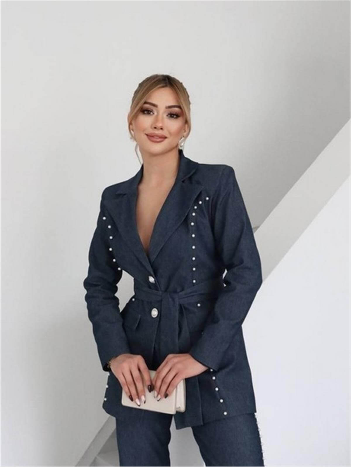 Mavi Çiçek Detaylı Bel Kuşaklı İncili Ceket Pantolon Takım