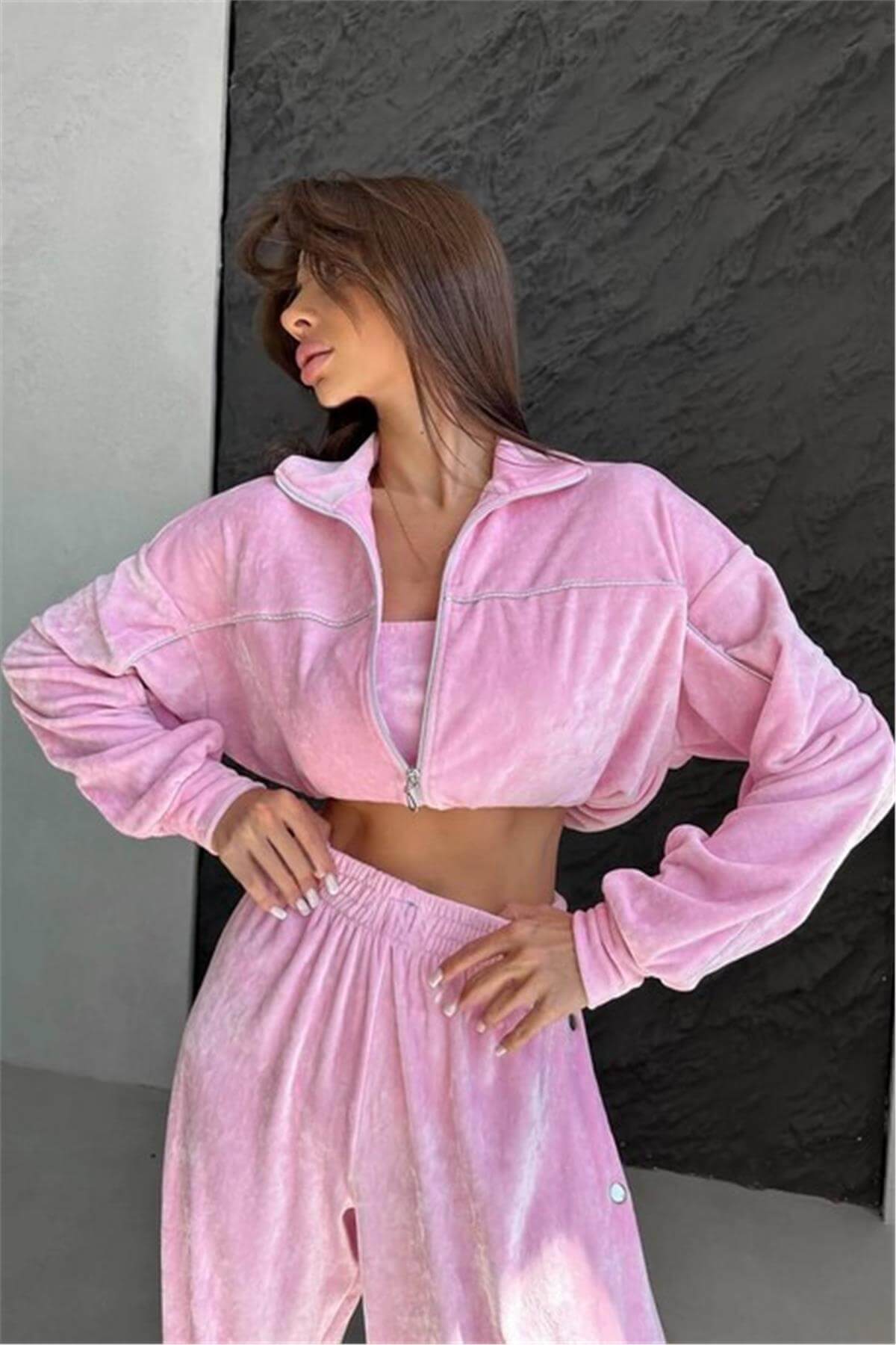 Üç Parça Kadife Çıtçıt Detaylı Pembe Eşofman Takımı