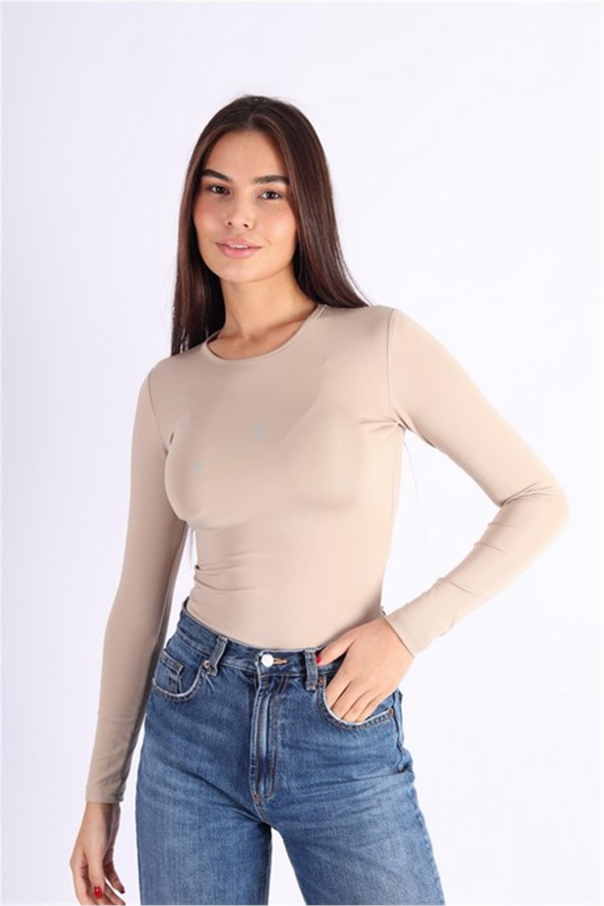 Uzun Kollu Alttan Çıtçıtlı Bej Bluz