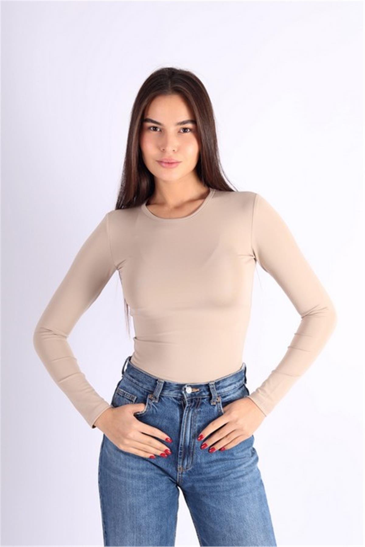 Uzun Kollu Alttan Çıtçıtlı Bej Bluz