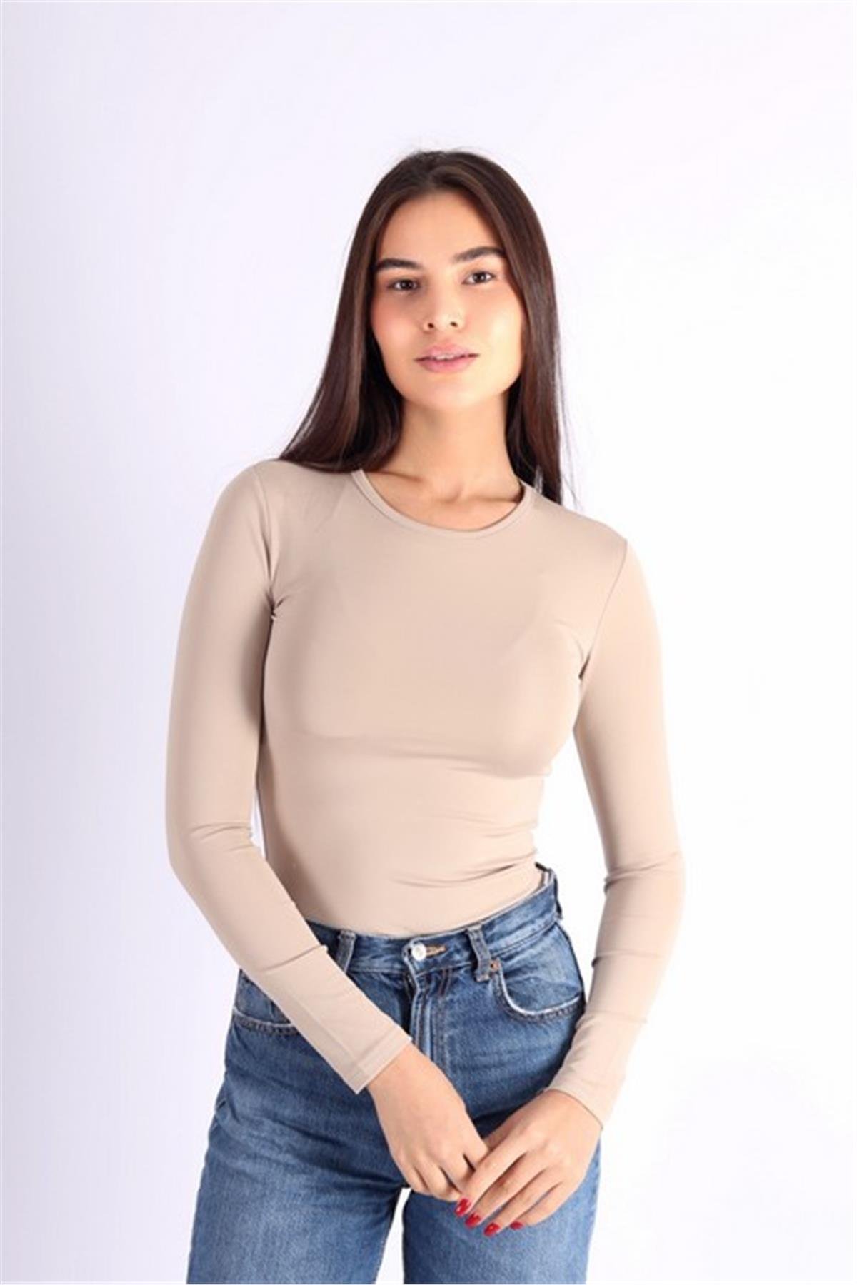Uzun Kollu Alttan Çıtçıtlı Bej Bluz
