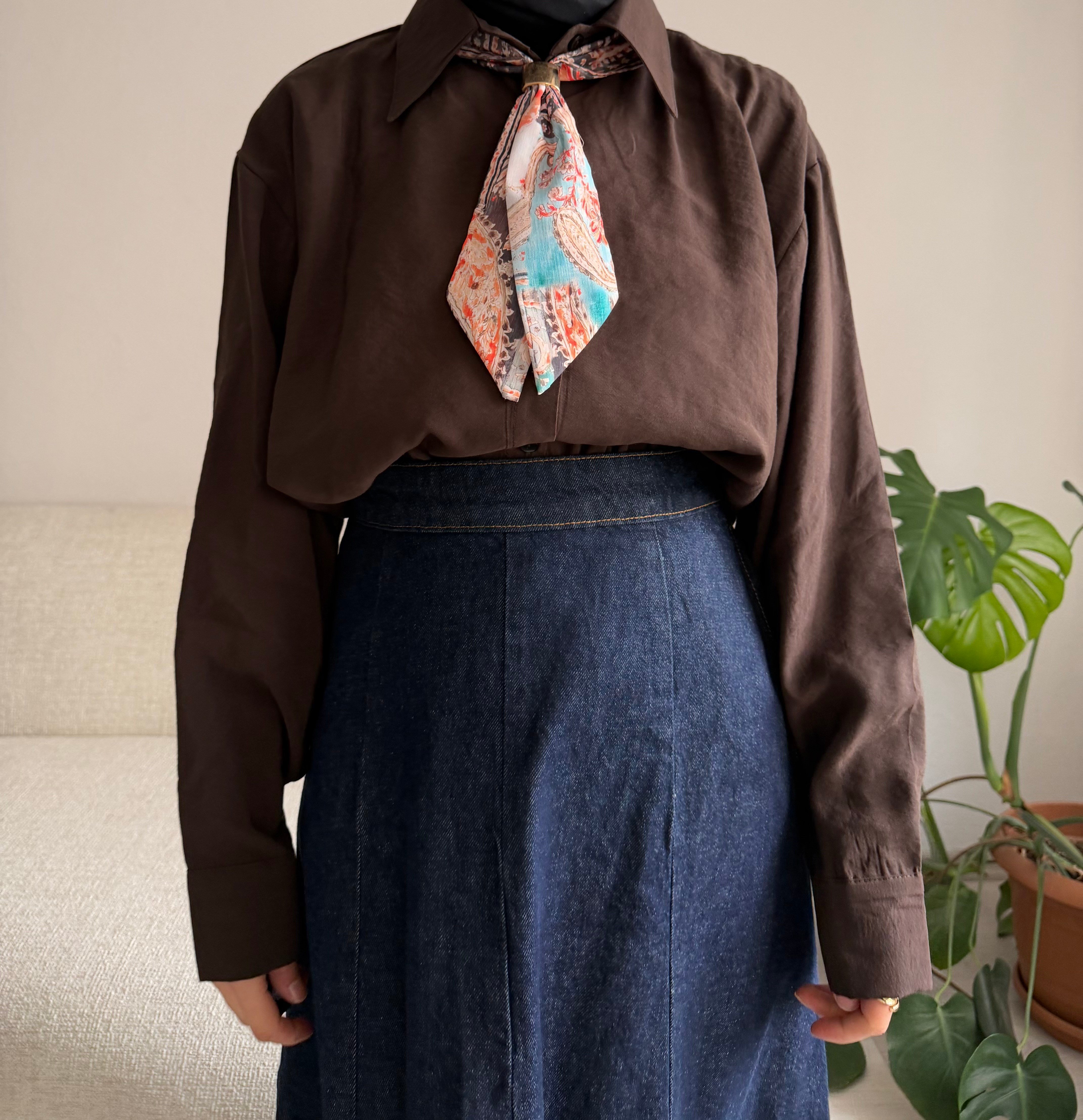 Acı Kahve Fularlı Gömlek