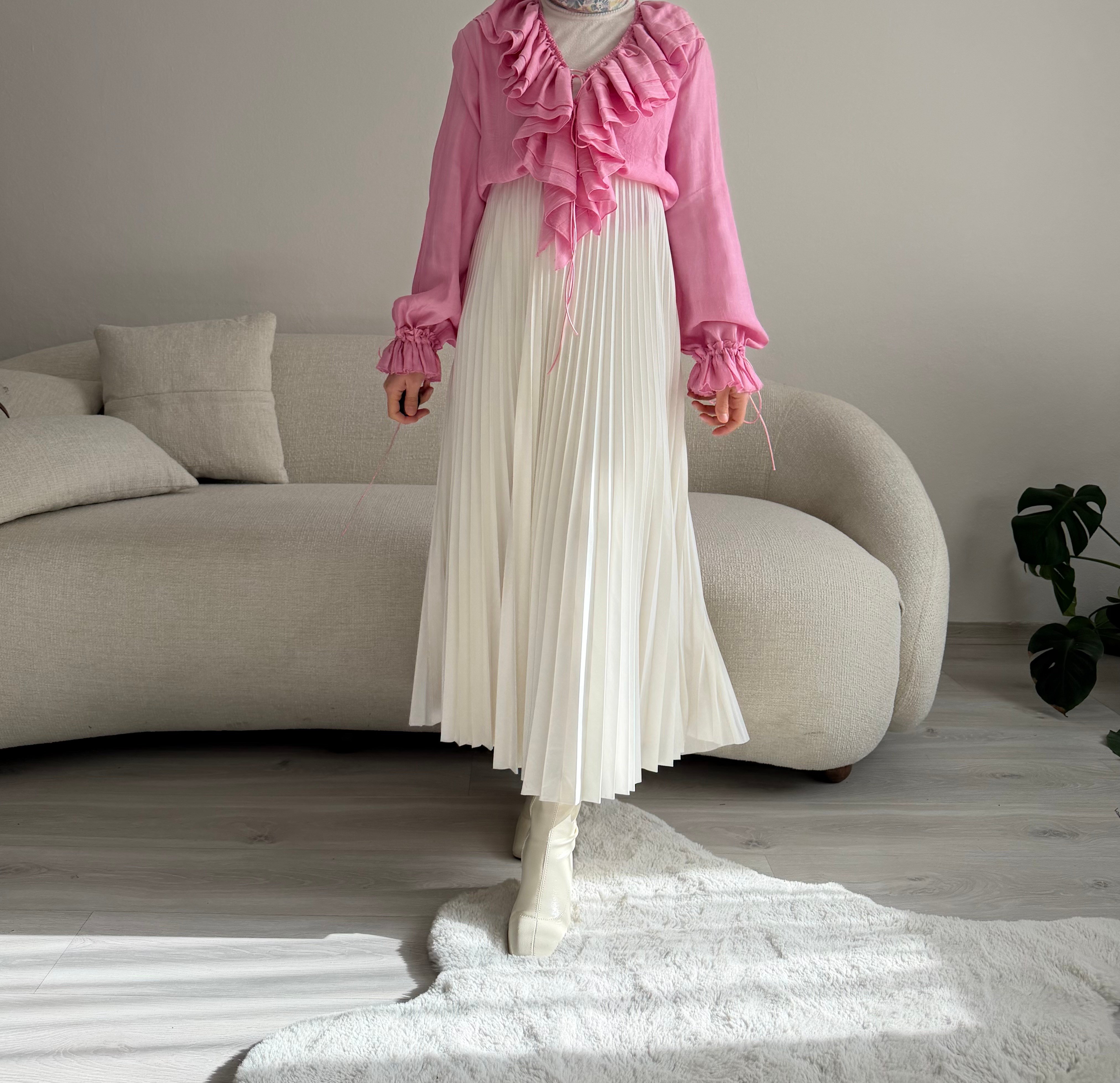 Beyaz İnce Piliseli Etek