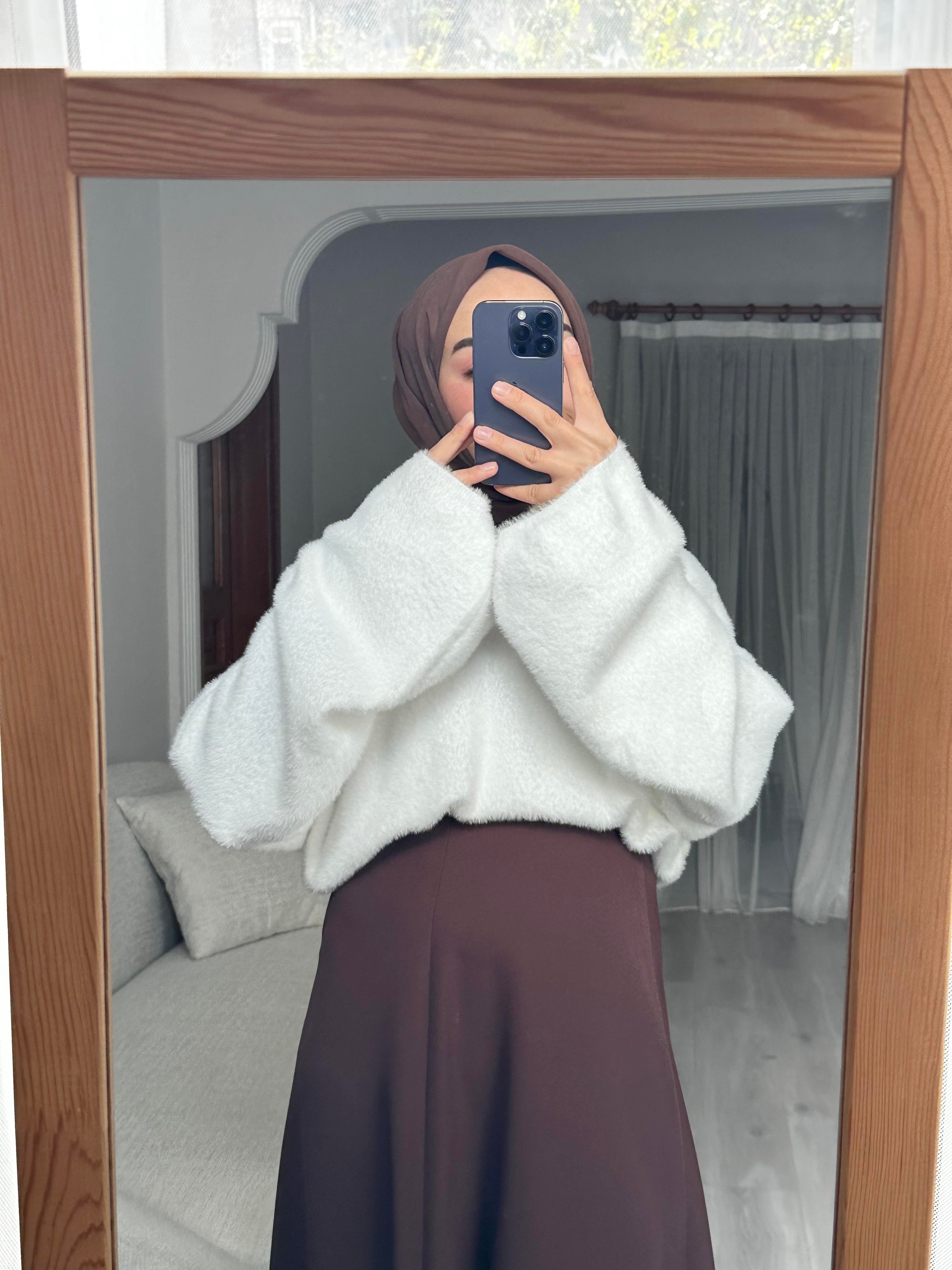 Beyaz Peluş Oversize Kazak