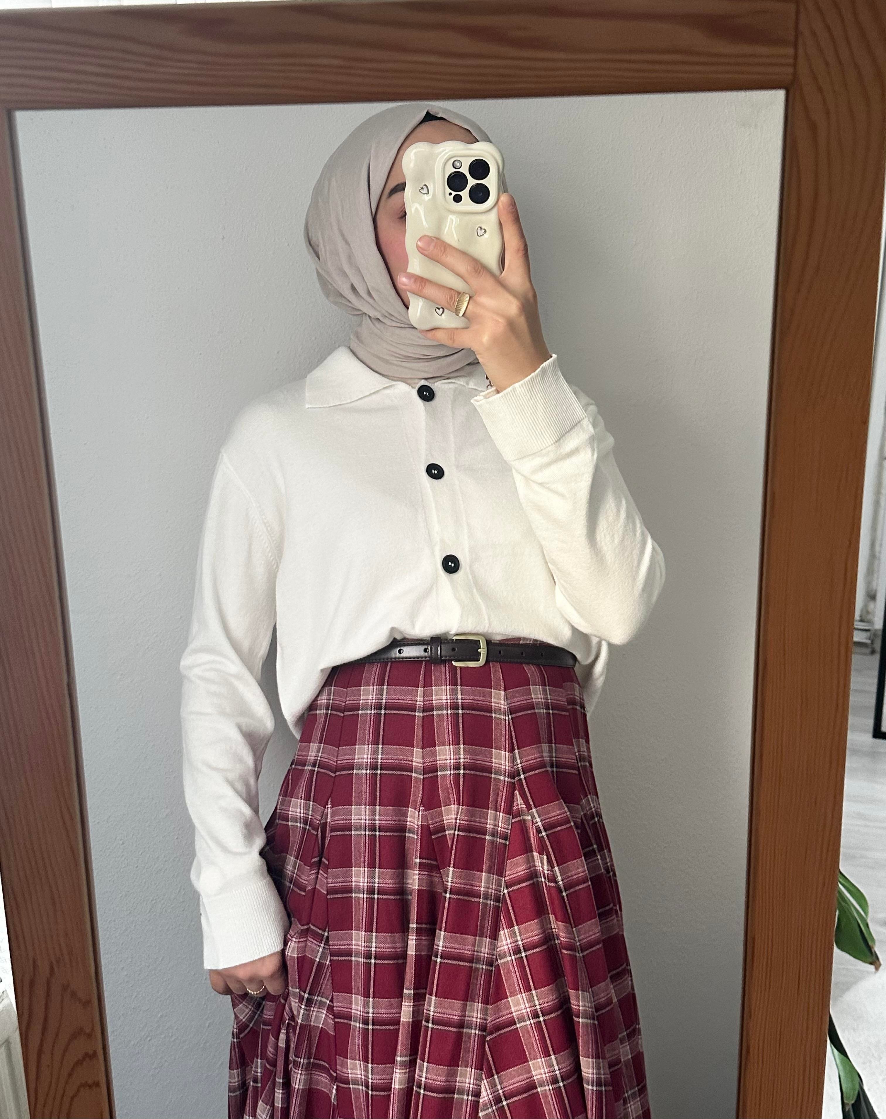Beyaz Yakalı Triko Hırka