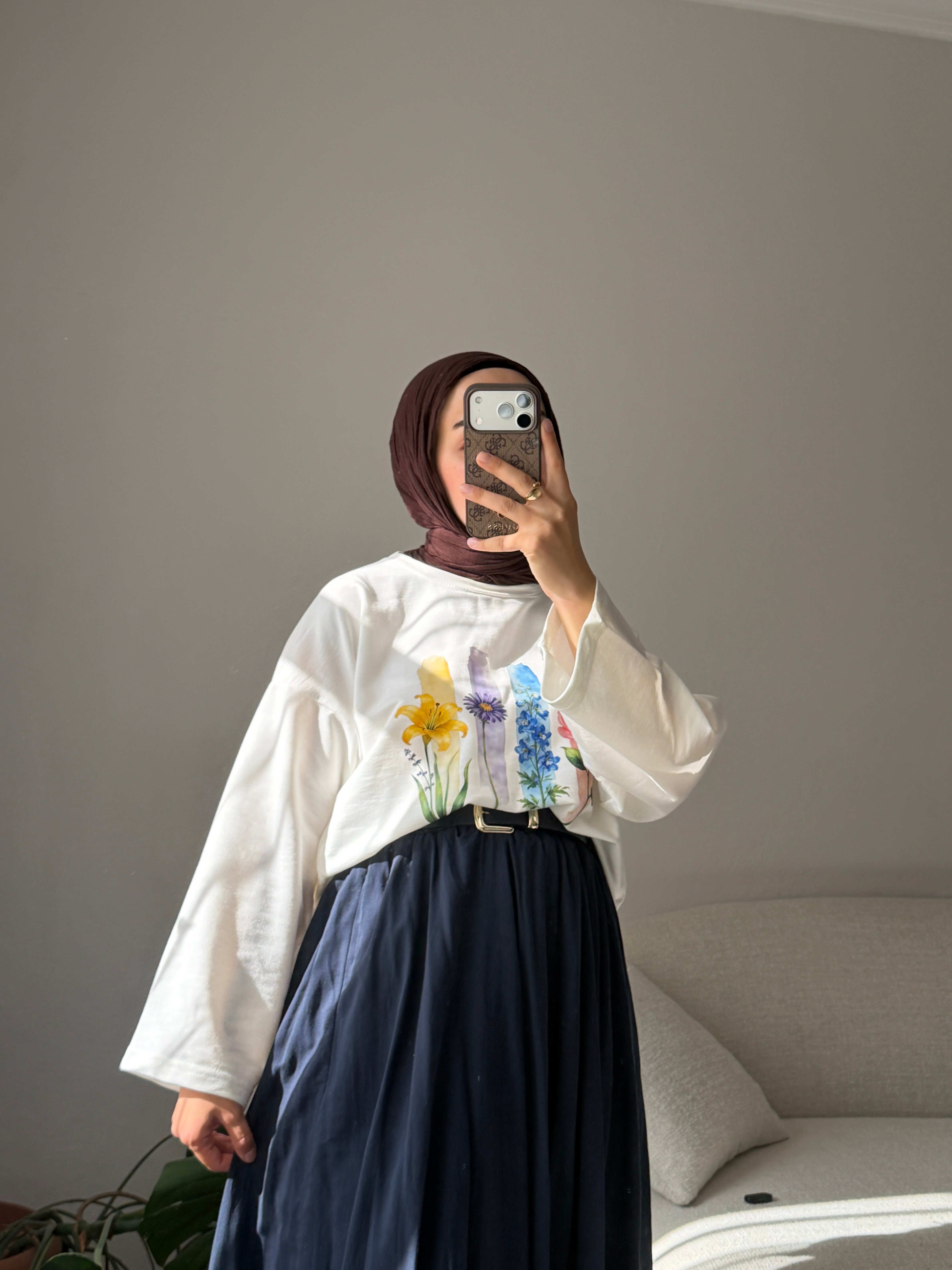 Çiçek Baskılı Beyaz Baskılı Tshirt