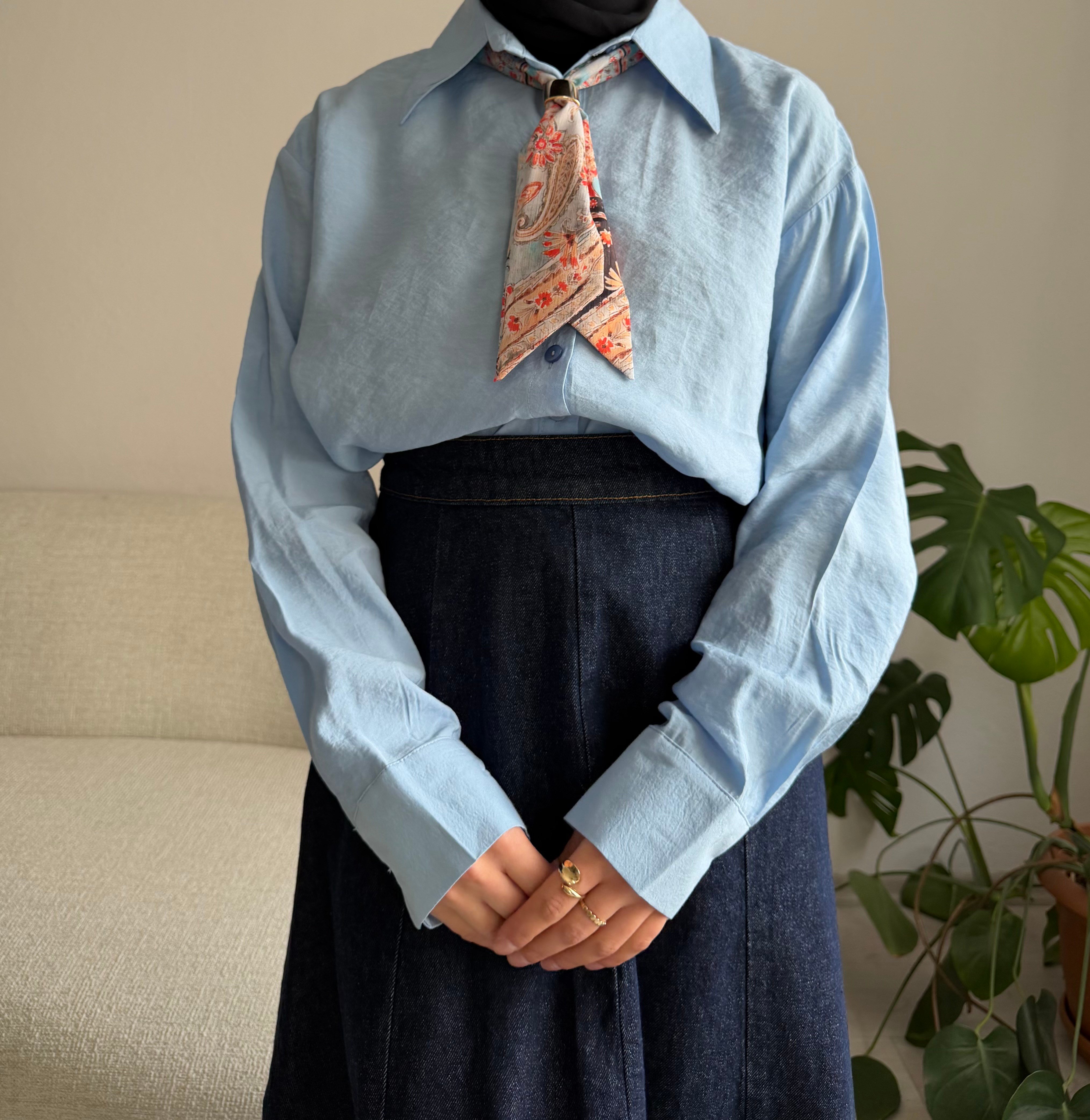 Mavi Fularlı Gömlek