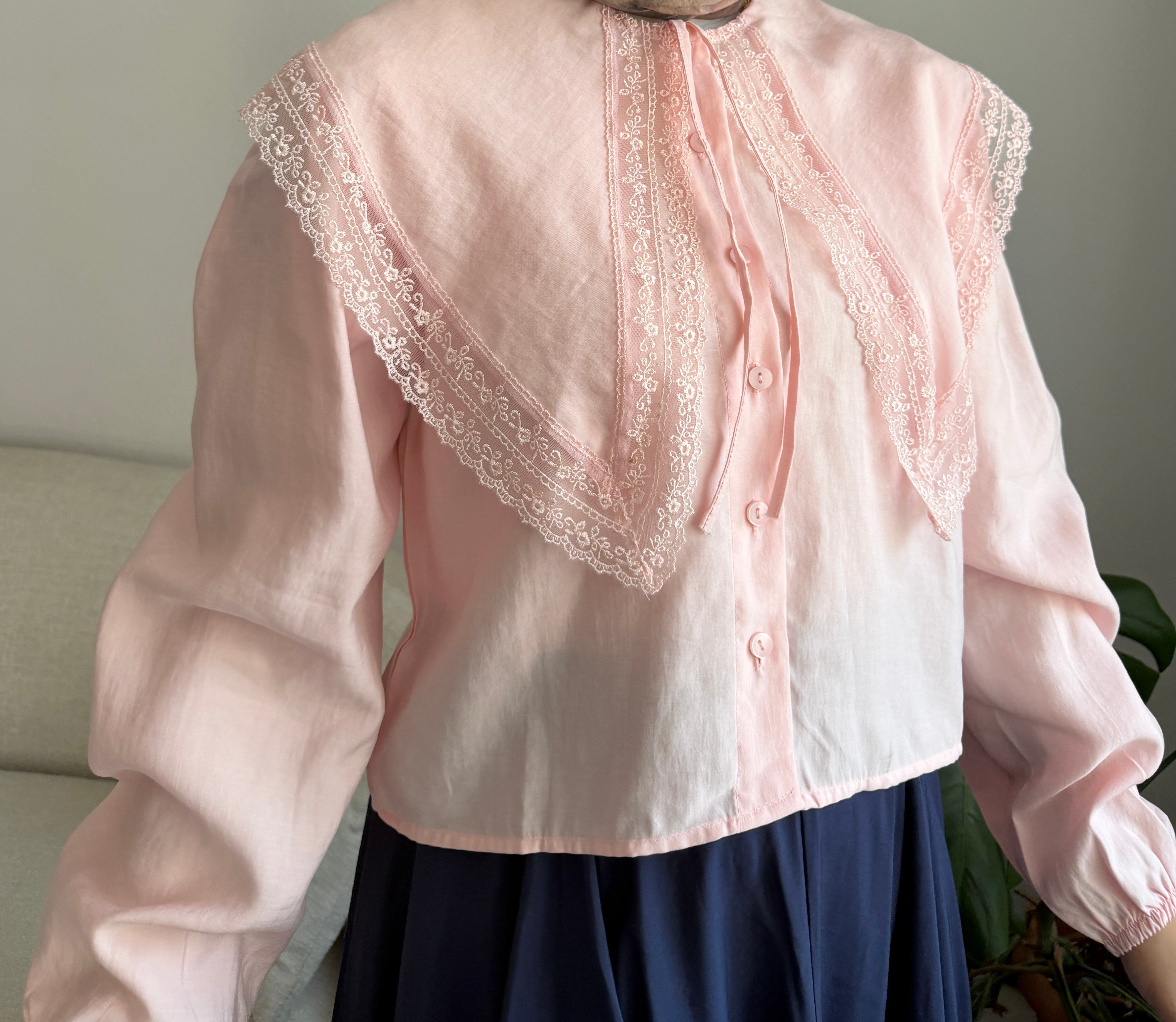 Pembe Dantel Yaka Gömlek