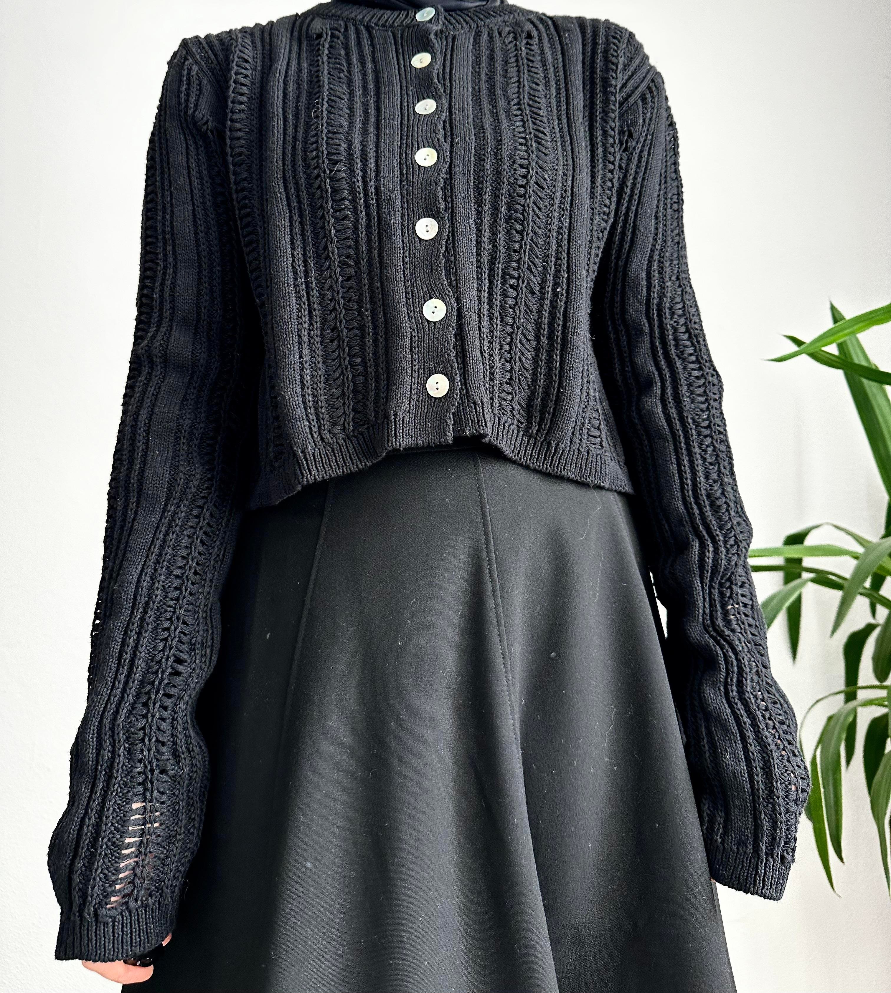 Siyah Düğmeli Crop Hırka