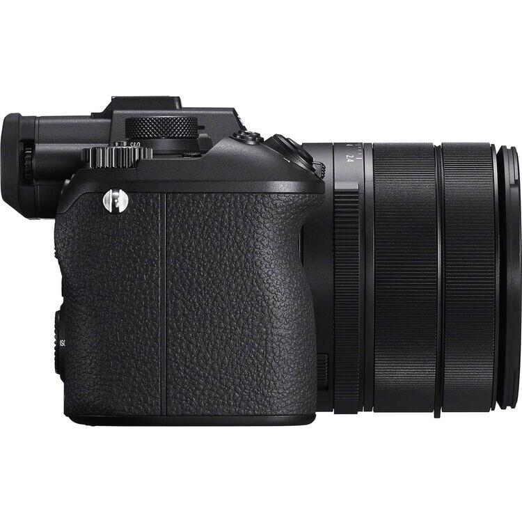 Sony RX10 V Kompakt Fotoğraf Makinesi