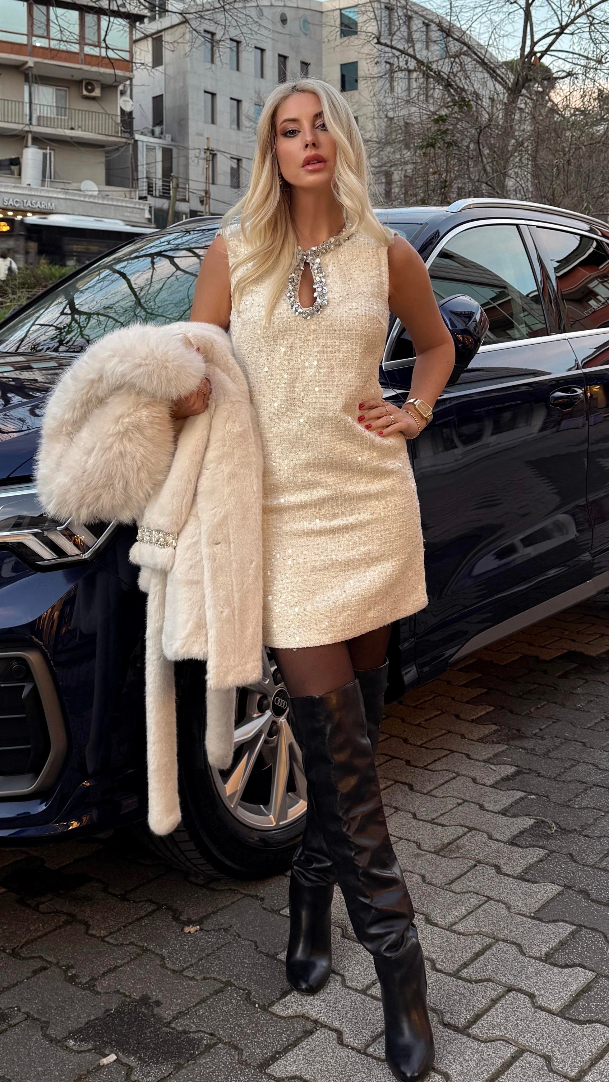 Ekru Yakası Payet Detaylı Mini Elbise