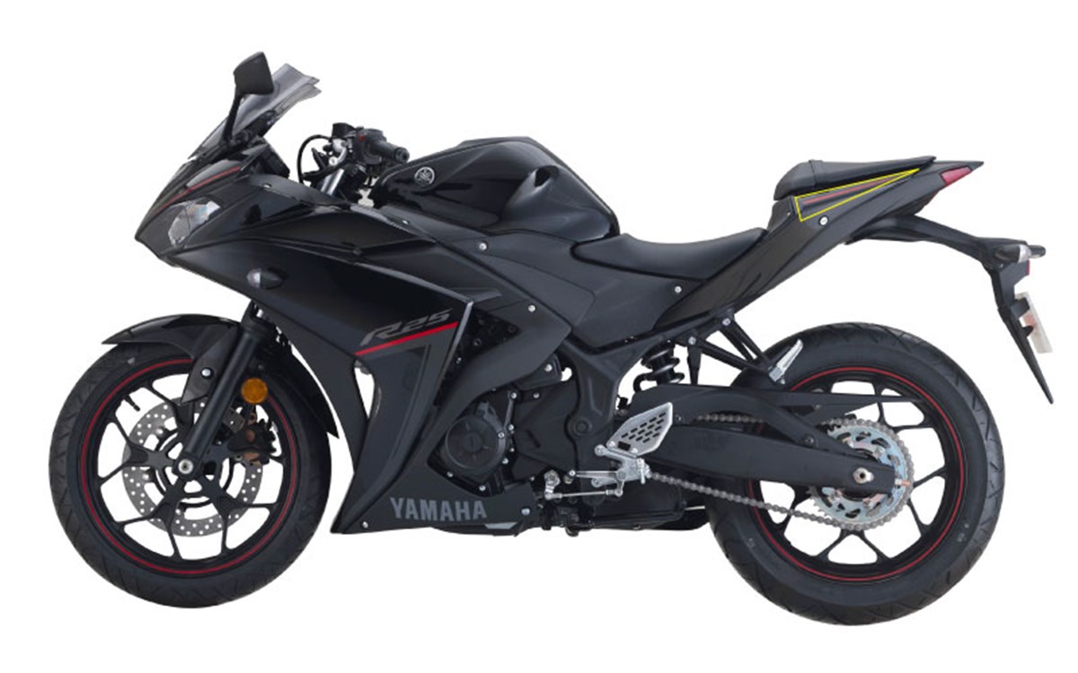 2018 Yamaha YZF R25 Siyah Sağ  Arka Kuyruk Grenaj Sticker Etiket Modeli