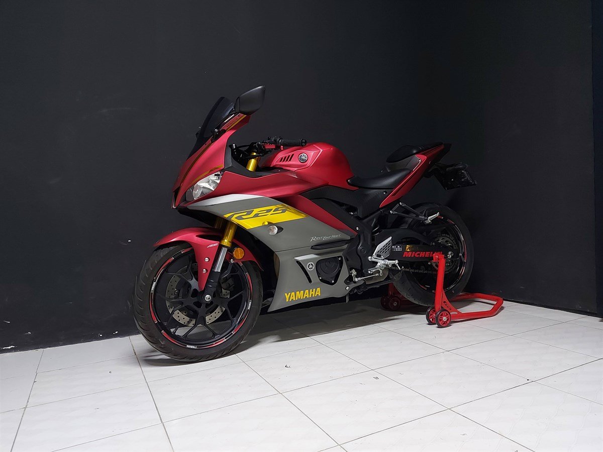 2019-2020 Yamaha YZF R25 Kırmızı Gold Sol Alt Sakal Grenaj Sticker Etiket Modeli