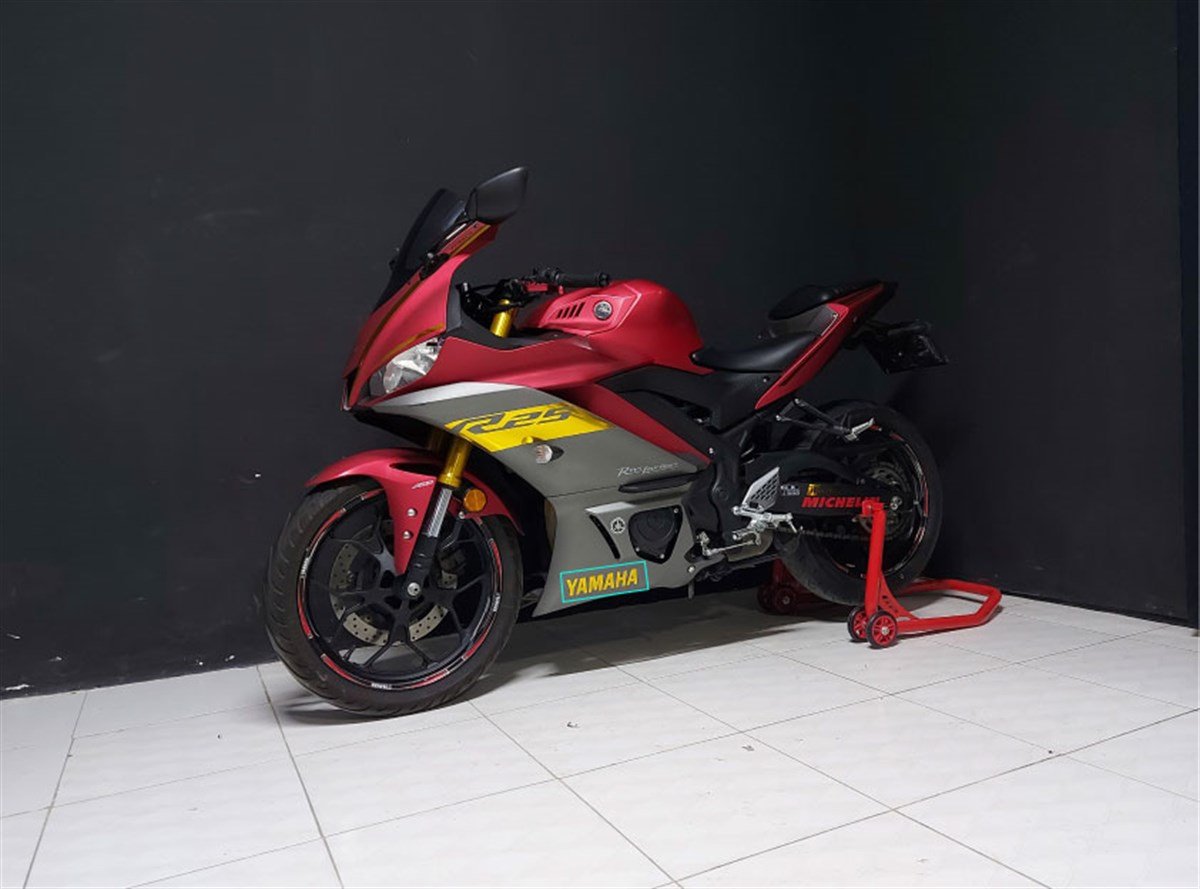2019-2020 Yamaha YZF R25 Kırmızı Gold Sol Alt Sakal Grenaj Sticker Etiket Modeli