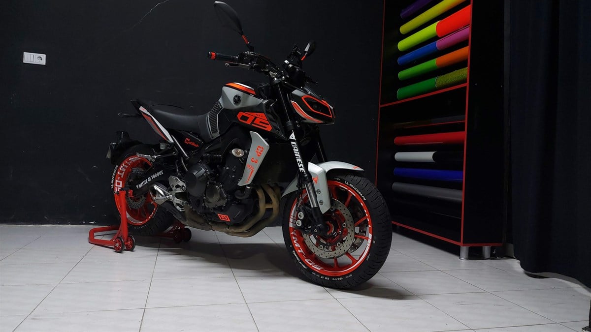 2020 Yamaha MT-09 Sağ Depo Grenaj Sticker Etiket Modeli