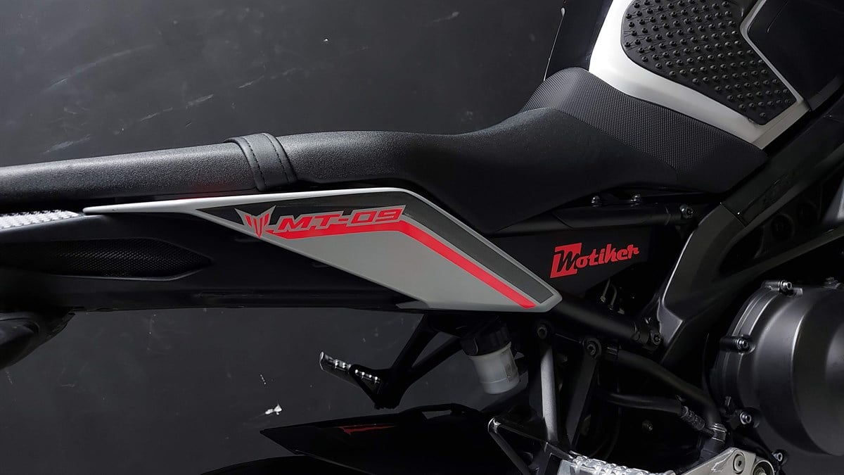 2020 Yamaha MT-09 Sol Arka Kuyruk Grenaj Sticker Etiket Modeli