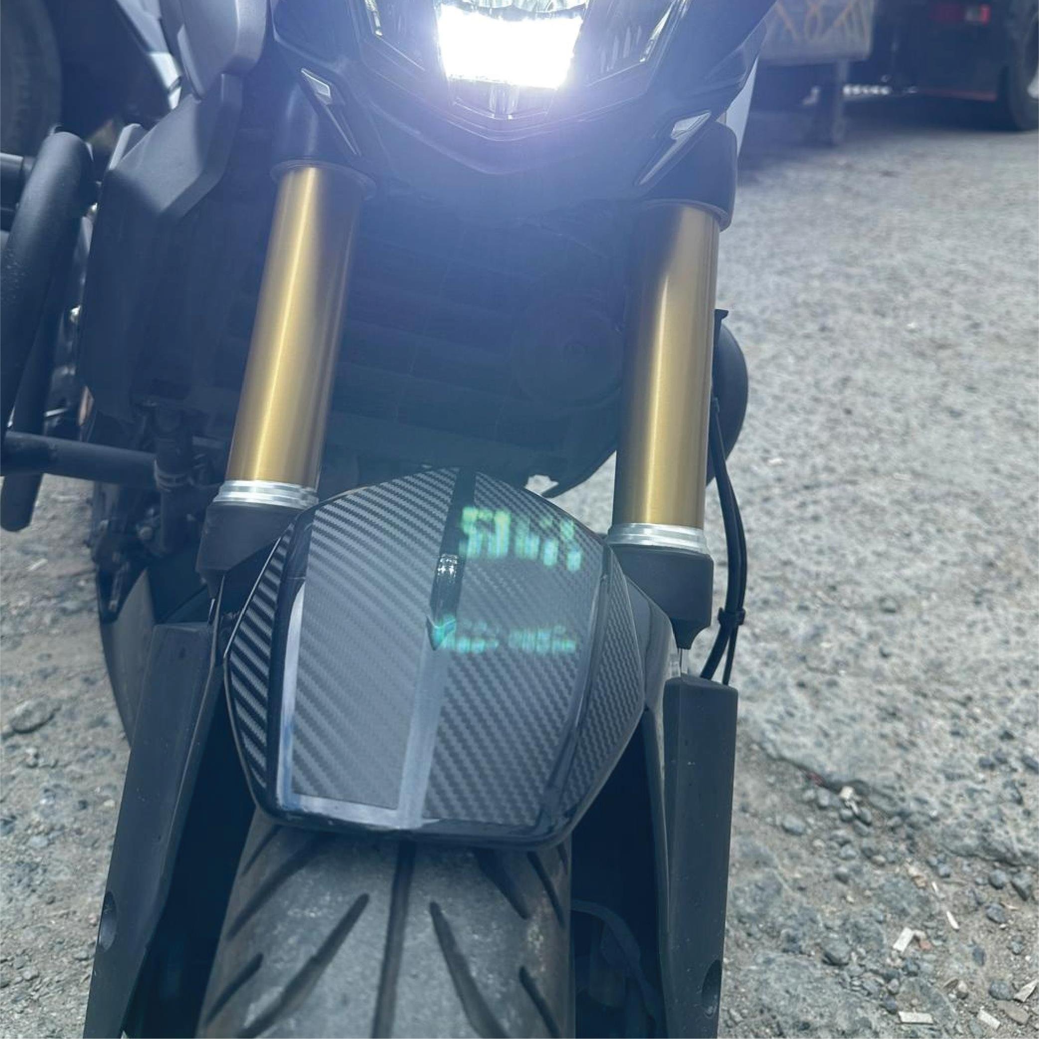 DOMINAR 400Bajaj Dominar 400 Ön Çamurluk Karbon Sticker Etiket Model