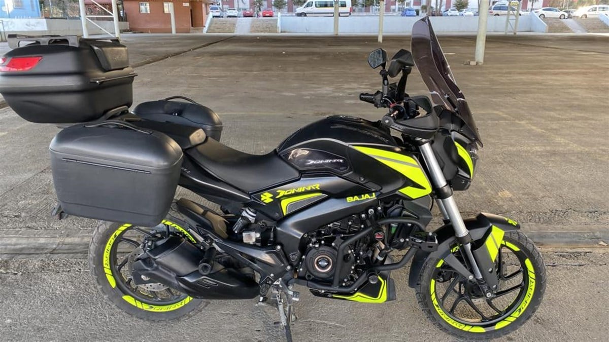 Bajaj Dominar D250 Neon Sarı Takım Sticker Modeli