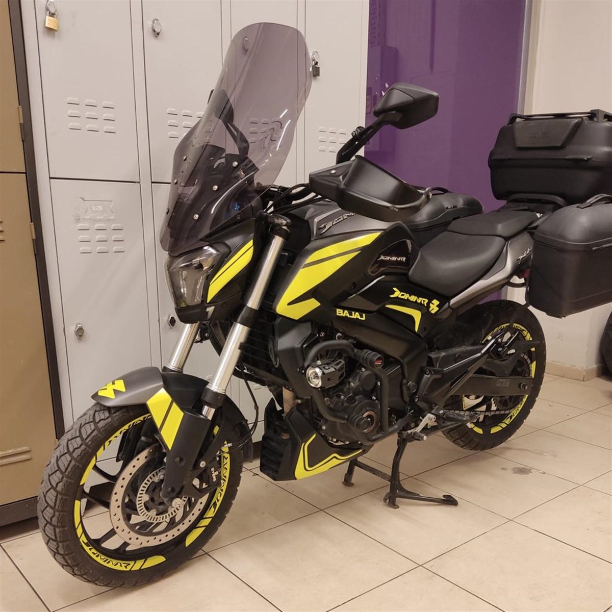 Bajaj Dominar D250 Neon Sarı Takım Sticker Modeli