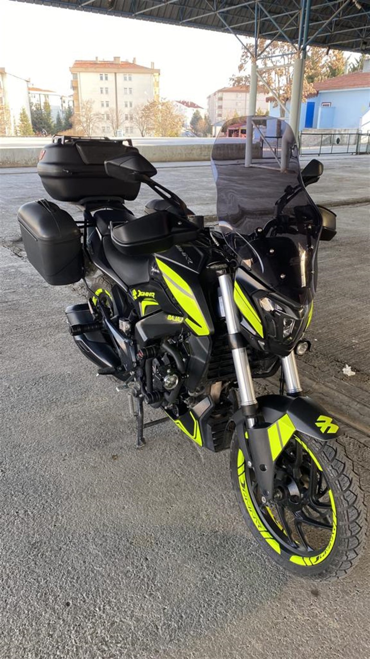 Bajaj Dominar D250 Neon Sarı Takım Sticker Modeli