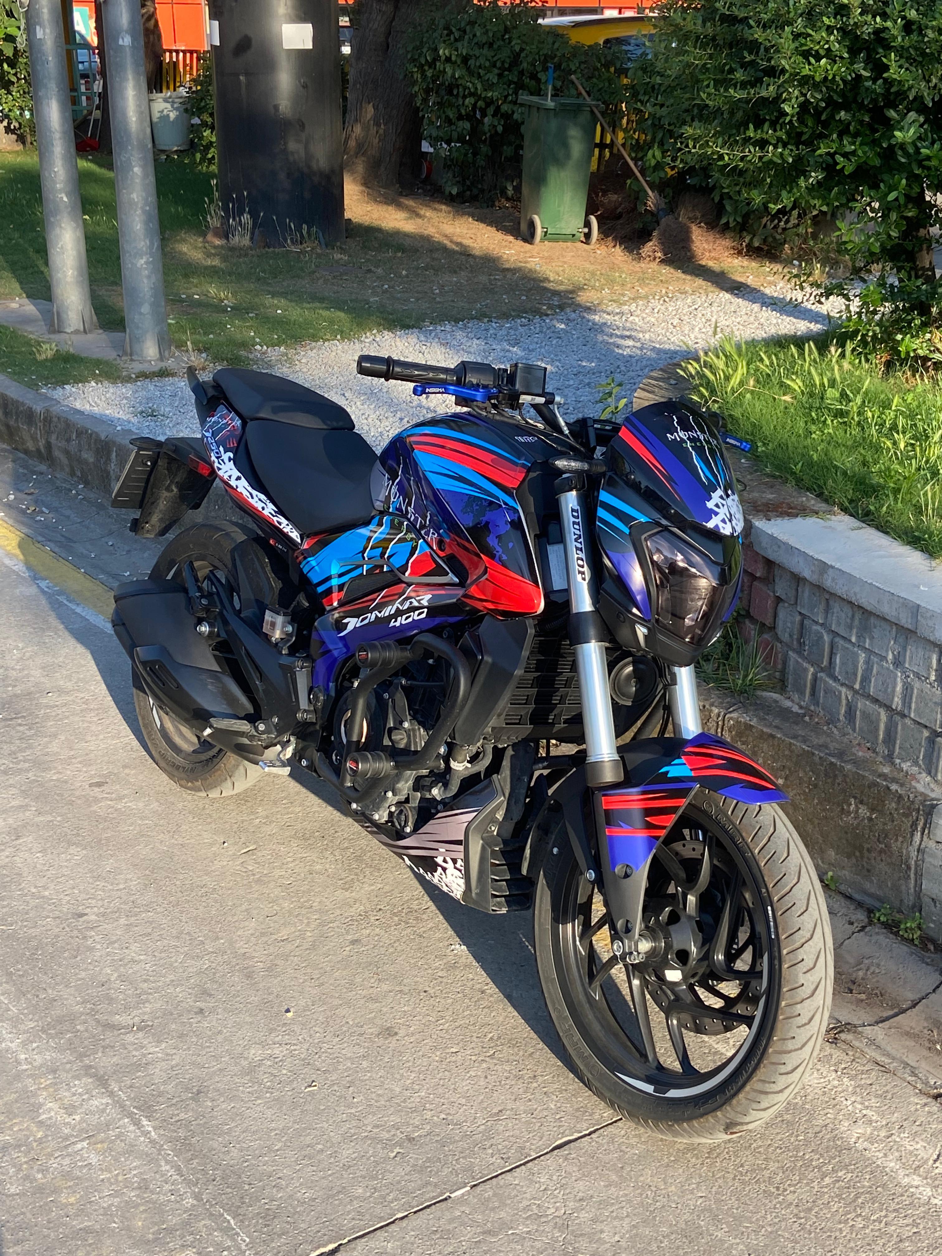 DominarBajaj Dominar Monster Red Blue Striped Sticker Etiket Kaplama Model