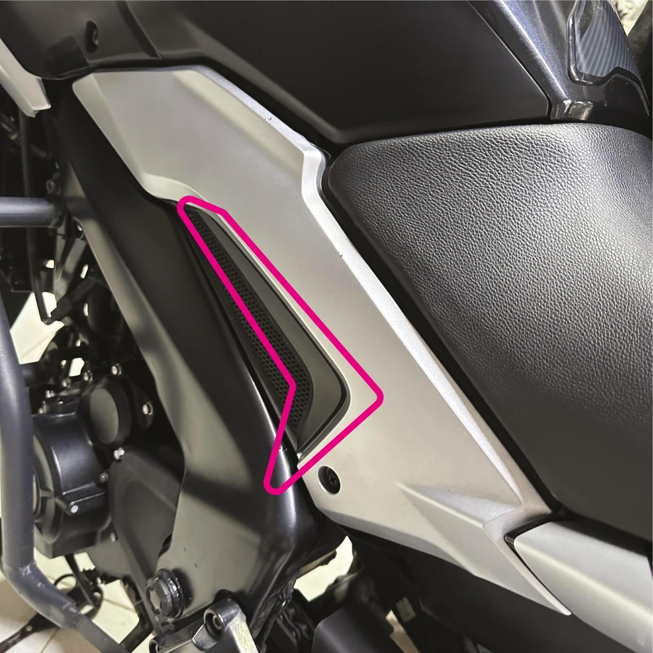 DominarBajaj Dominar Orta Plastik Karbon Kaplama Sticker Etiket Modeli