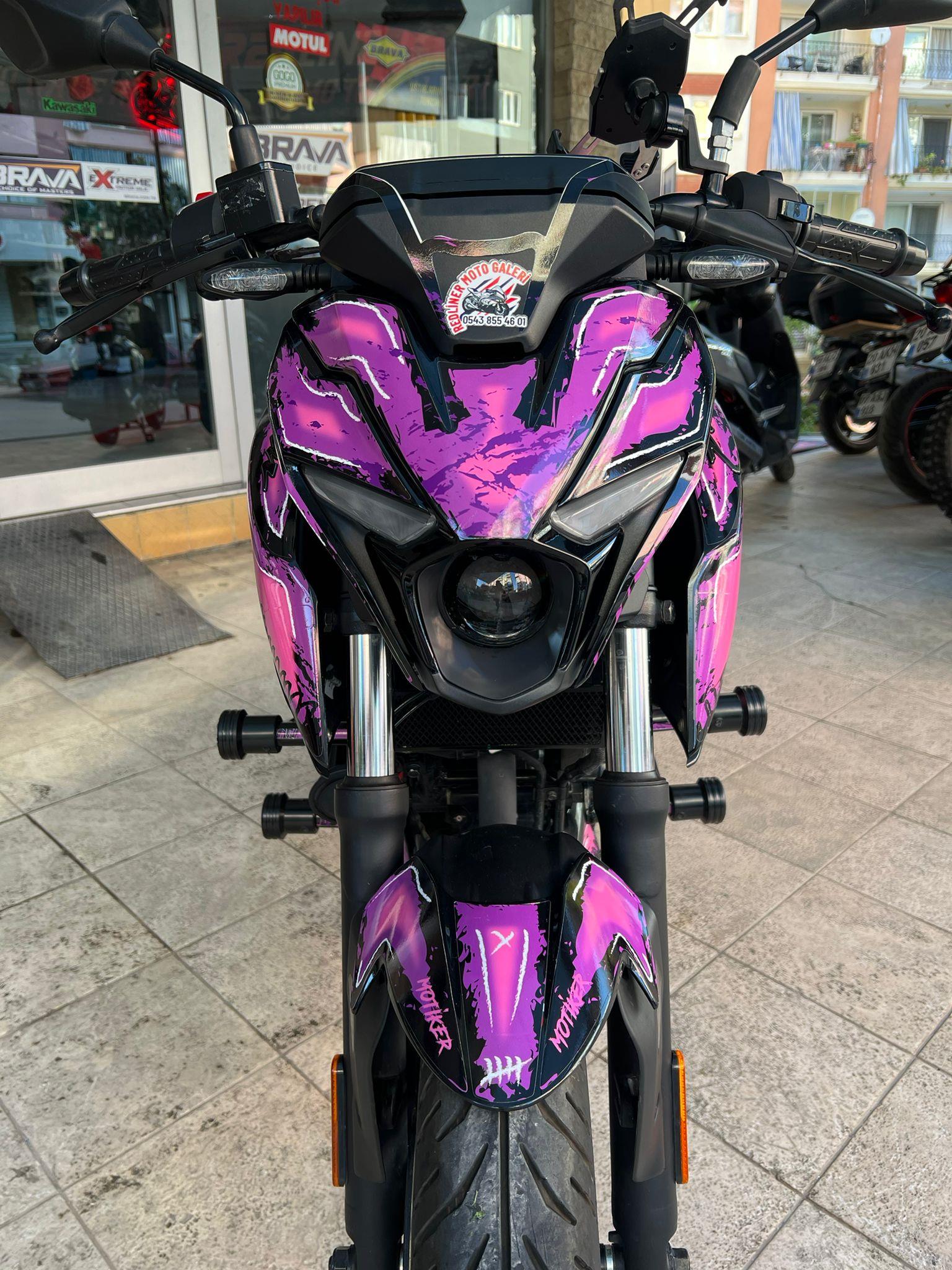 N250Bajaj N250 AirBrush Tasarım Motosiklet Sticker Etiket Kaplama Modeli 