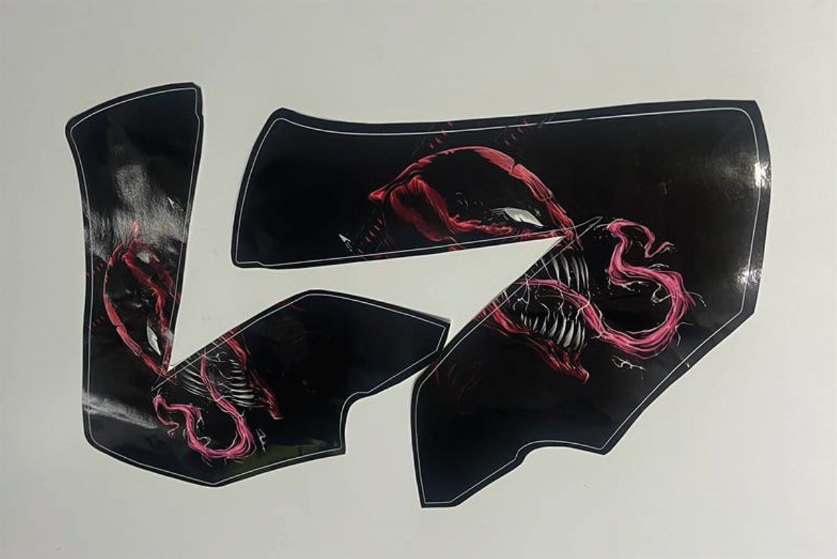 Bajaj Pulsar NS200 Deadpool Sağ ve Sol Grenaj Sticker Modeli 