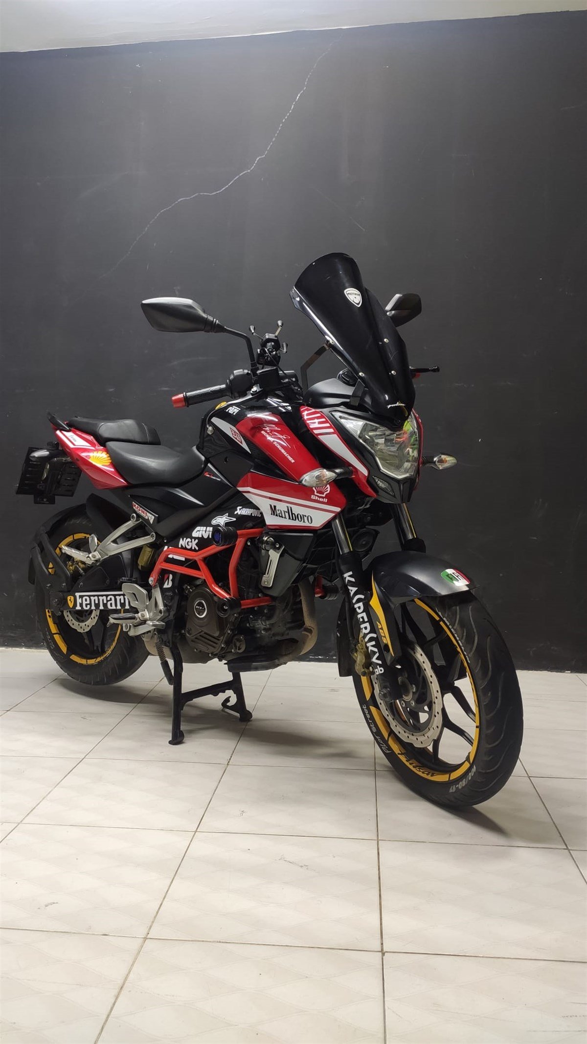 Bajaj Pulsar NS200 Ferrari Sticker Etiket Modeli