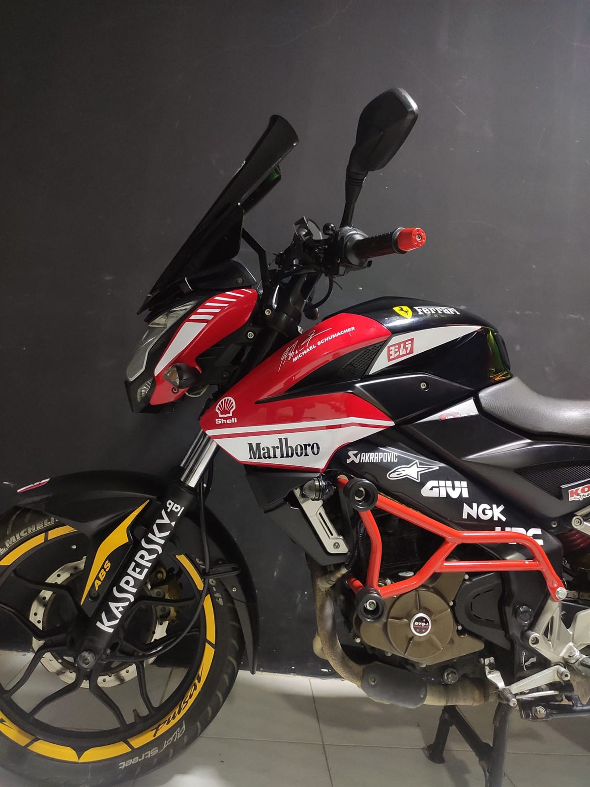 Bajaj Pulsar NS200 Ferrari Sticker Etiket Modeli