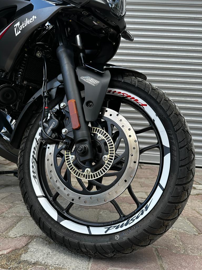 Bajaj Pulsar NS200 İç Dış Yazılı Jant Sticker Modeli