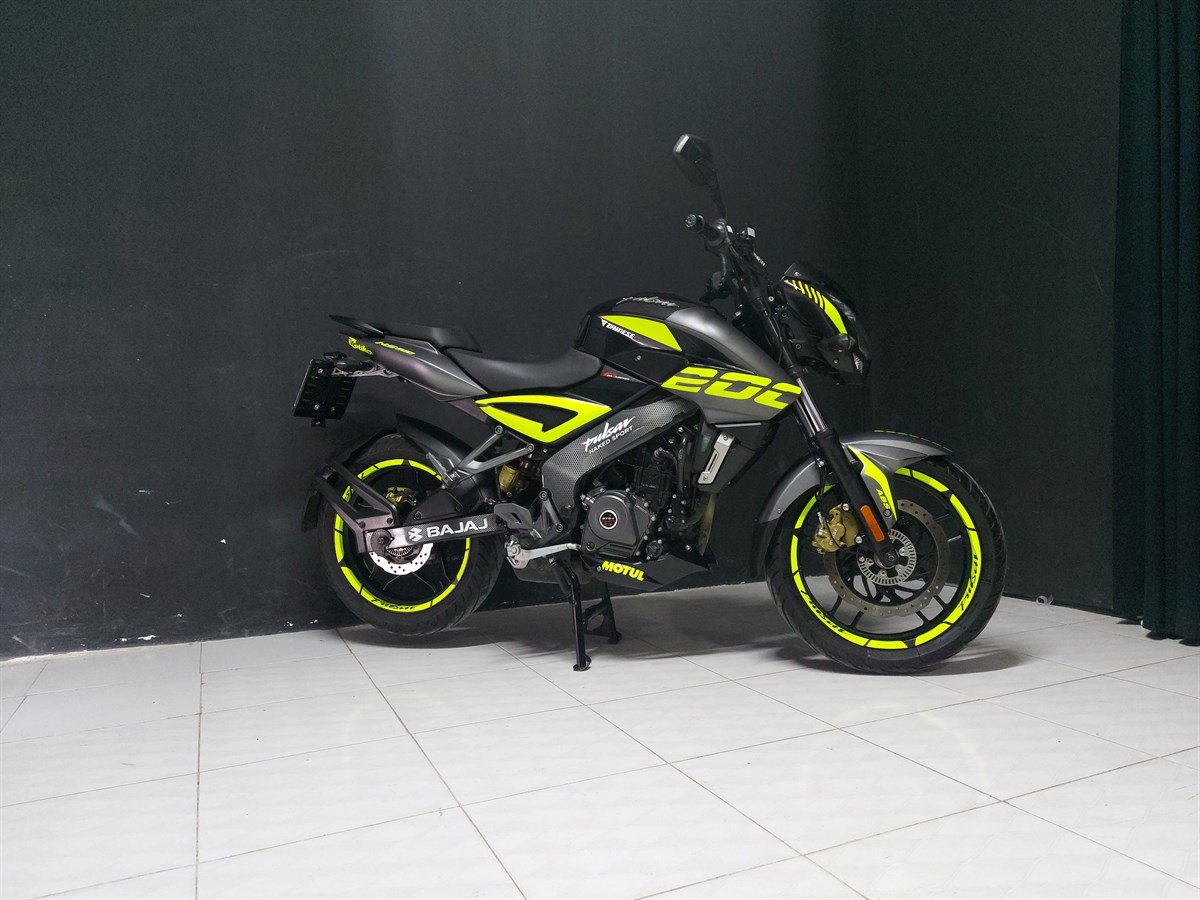 Bajaj Pulsar NS200 Neon Sarı Sticker Takım Modeli