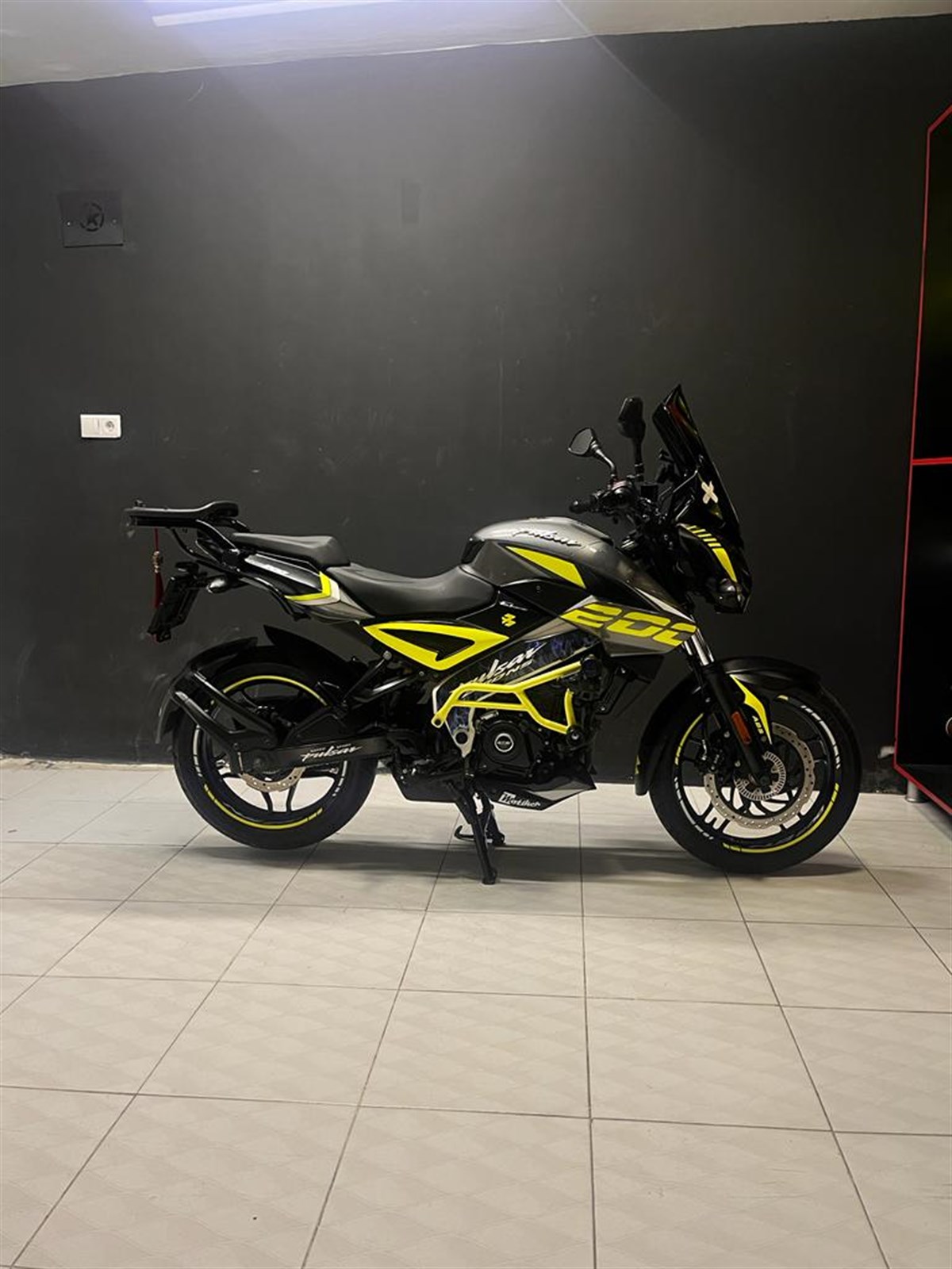 Bajaj Pulsar NS200 Neon Sarı Sticker Takım Modeli