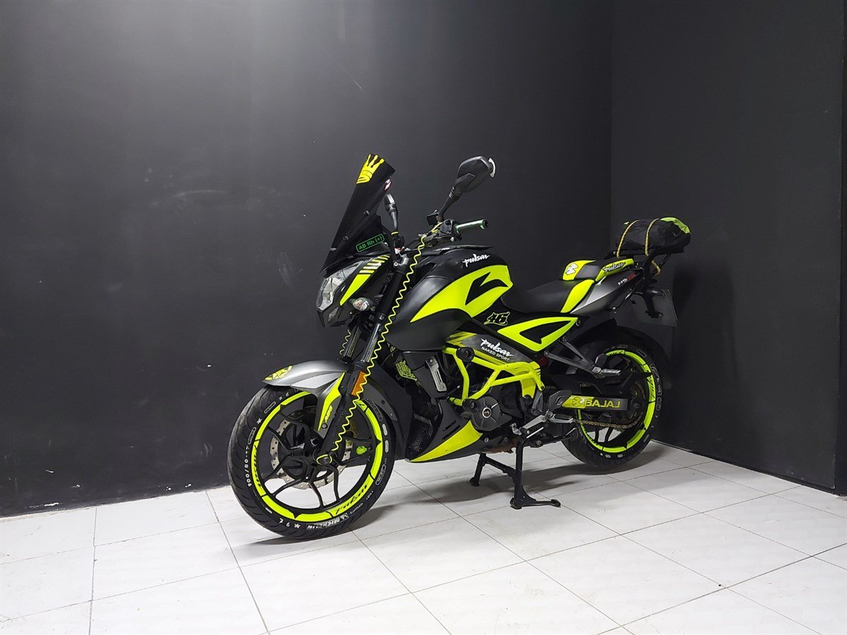 Bajaj Pulsar NS200 Neon Sarı Sticker Takım Modeli
