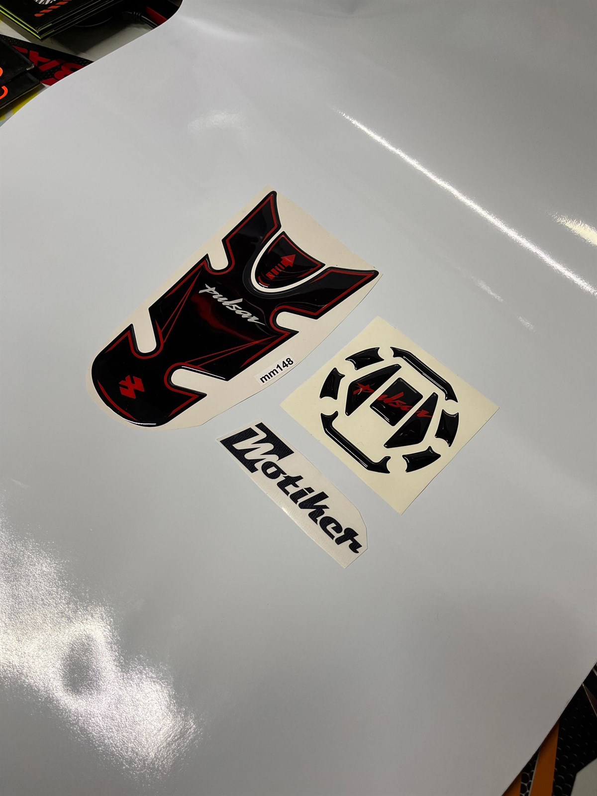 Bajaj Pulsar NS200 Tank Pad Damla Sticker Modeli