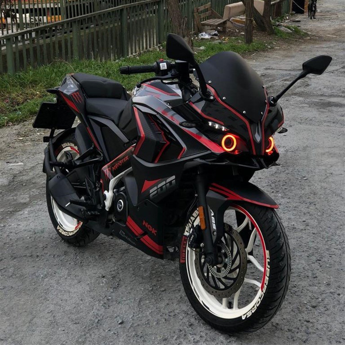 Bajaj Pulsar RS200 Kırmızı Takım Sticker Modeli