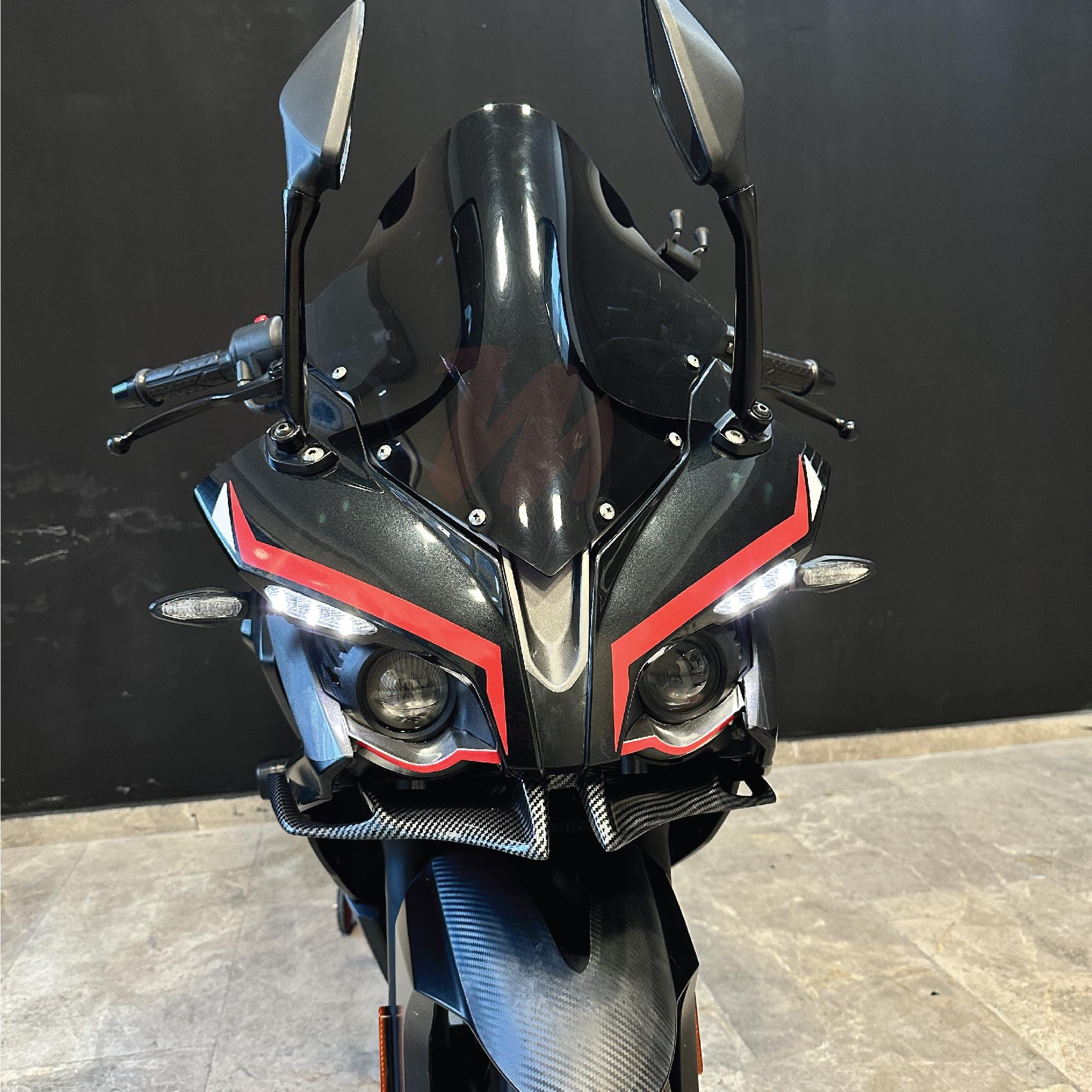 PULSAR RS 200Bajaj RS200 6'lı Ön Kafa Sticker Etiket Modeli Çift Renk Kırmızı Beyaz Set