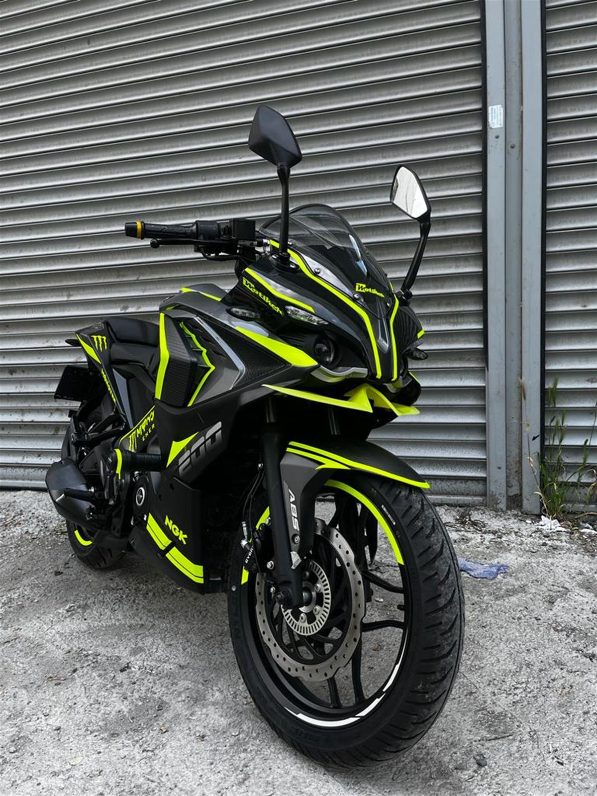 Bajaj RS200 Neon Sarı (yeşil) Motosiklet Sticker Etiket Full Takım Modeli