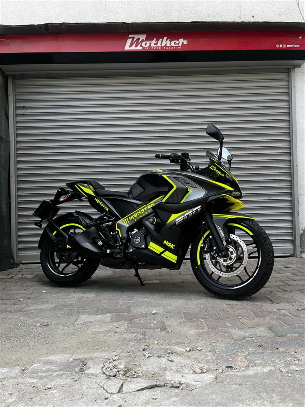 Bajaj RS200 Neon Sarı (yeşil) Motosiklet Sticker Etiket Full Takım Modeli