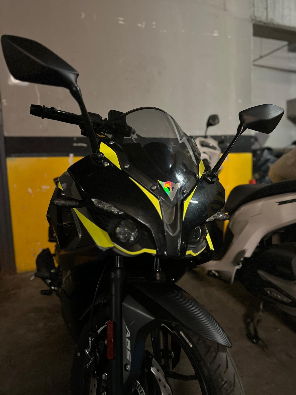 PULSAR RS 200Bajaj RS200 Ön Kafa Neon Sticker Etiket Modeli