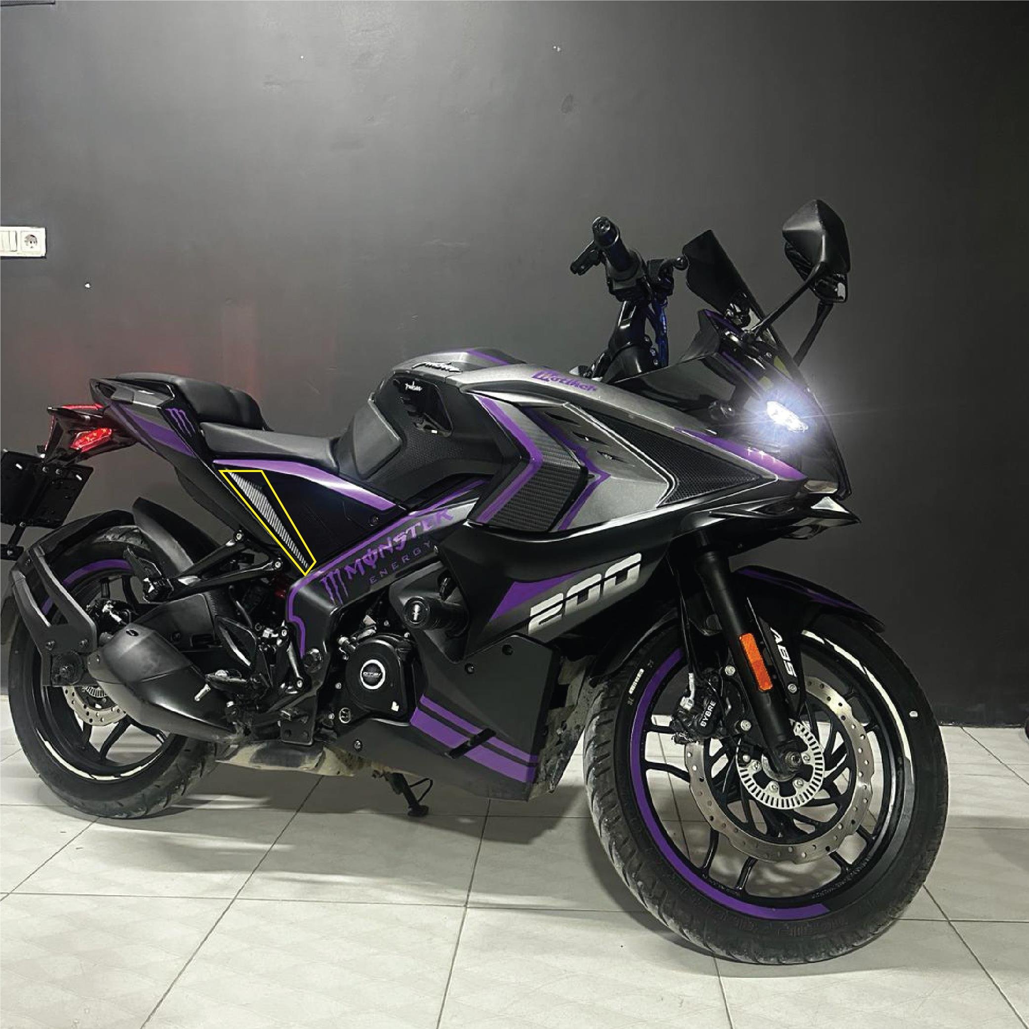 PULSAR RS 200Bajaj RS200 Orta Bölüm Karbon Sticker Etiker Modeli