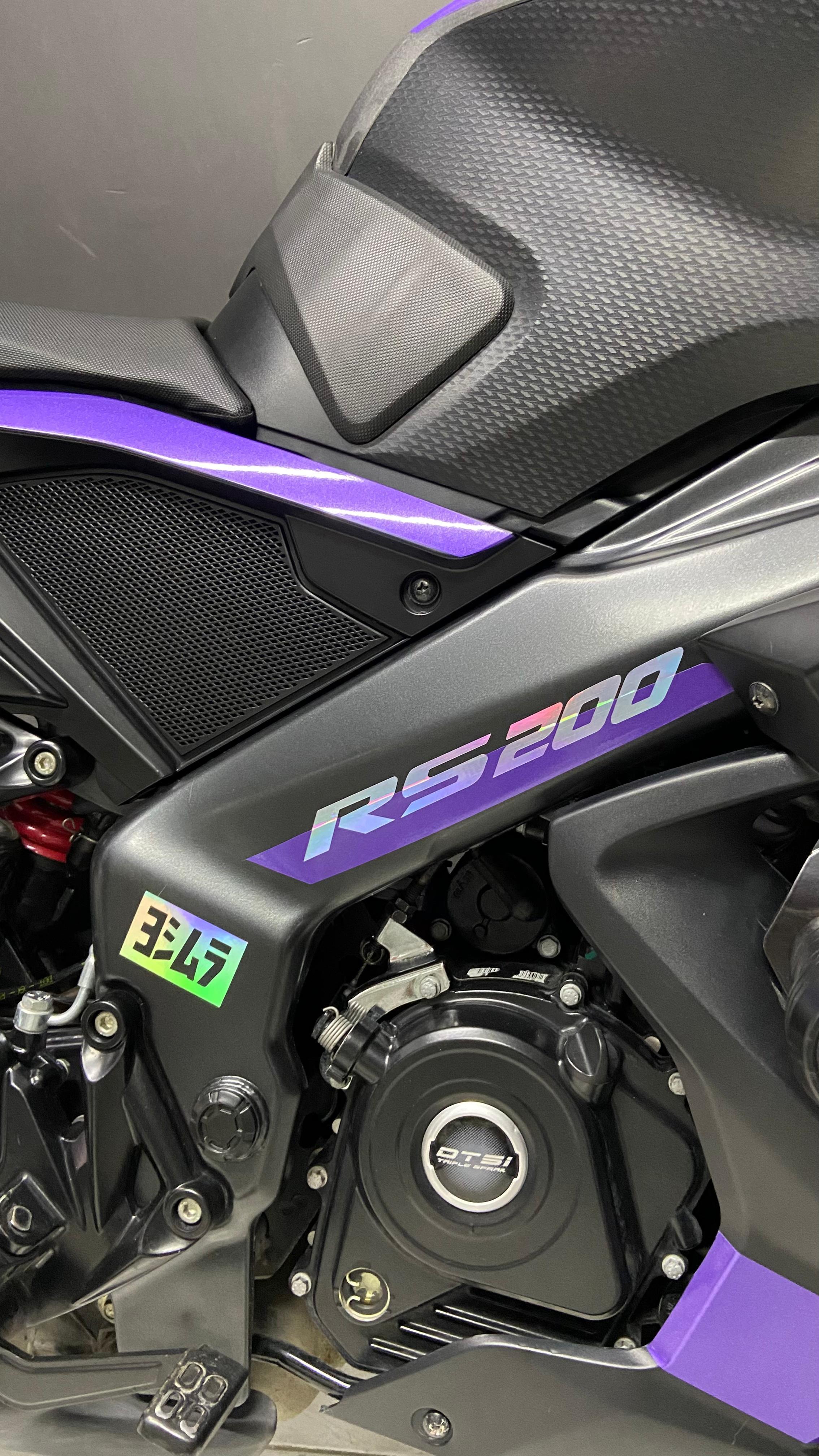 PULSAR RS 200Bajaj RS200 Sticker Mor ve Hologram Parçalı Tasarım Motosiklet Etiket Modeli
