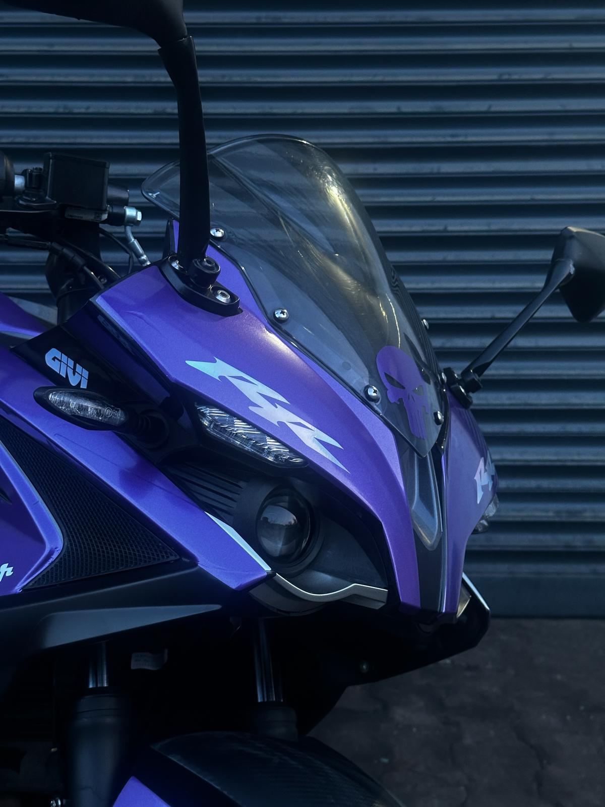 PULSAR RS 200Bajaj RS200 Sticker Mor ve Hologram Parçalı Tasarım Motosiklet Etiket Modeli