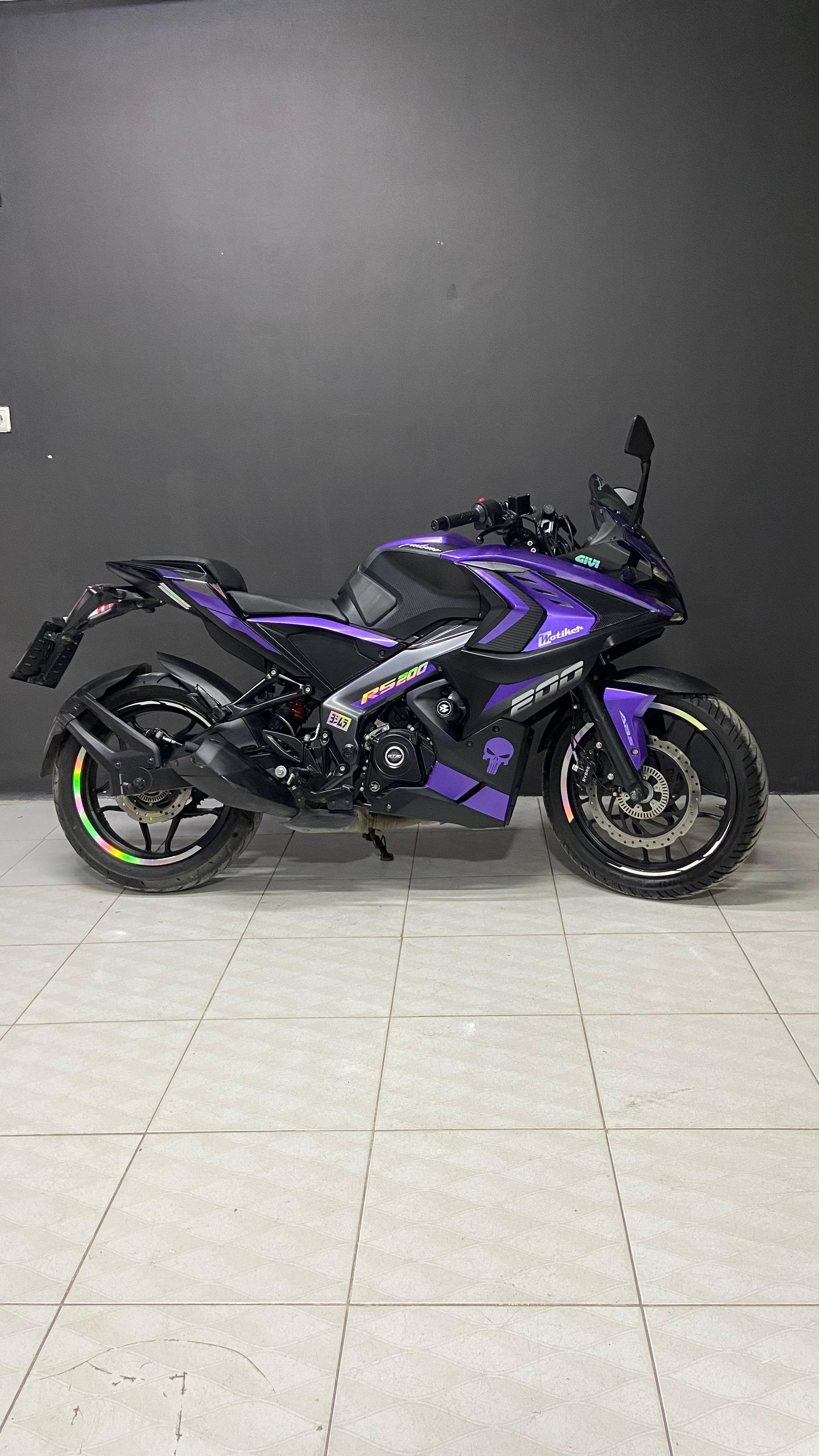 PULSAR RS 200Bajaj RS200 Sticker Mor ve Hologram Parçalı Tasarım Motosiklet Etiket Modeli