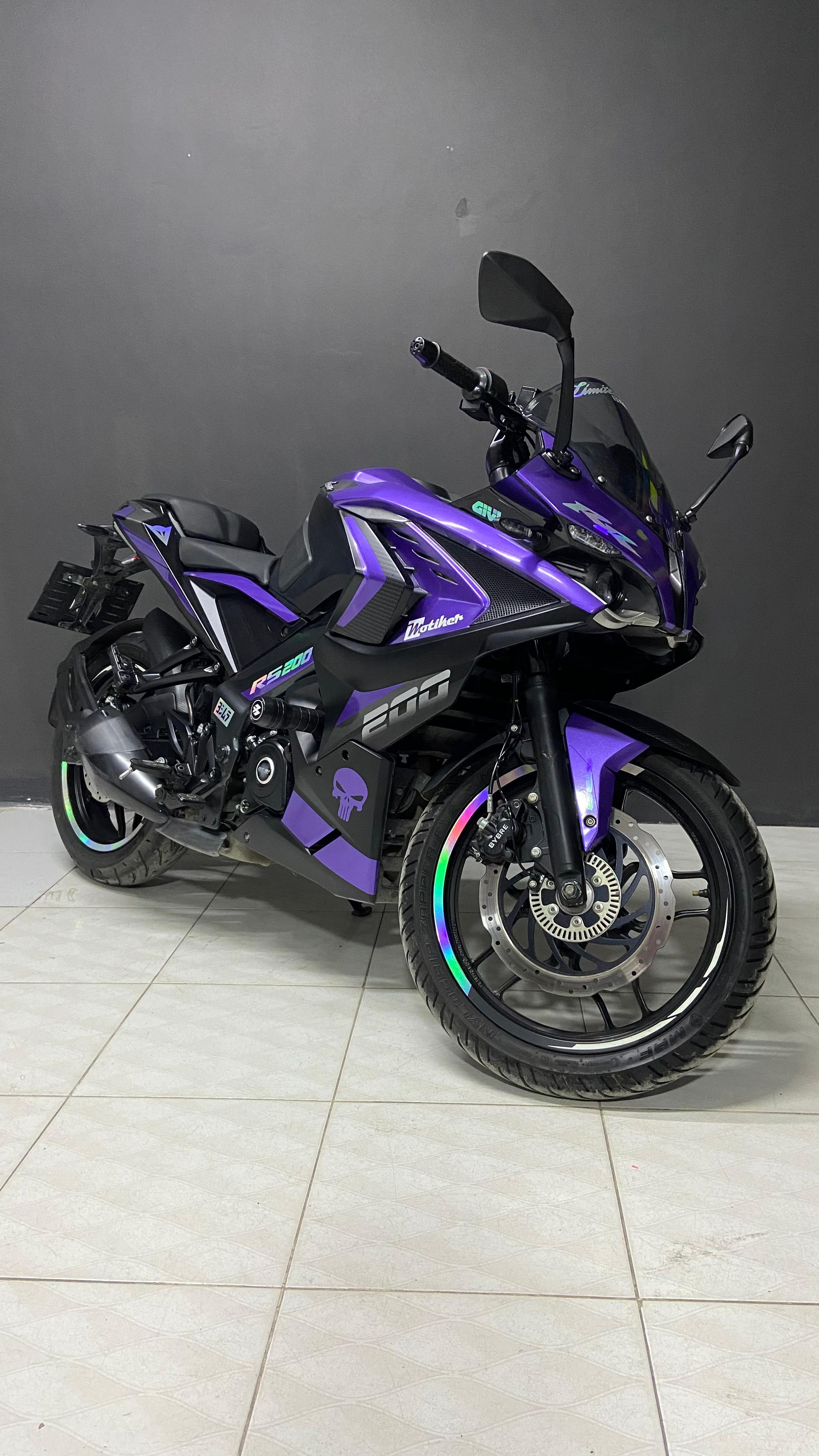 PULSAR RS 200Bajaj RS200 Sticker Mor ve Hologram Parçalı Tasarım Motosiklet Etiket Modeli