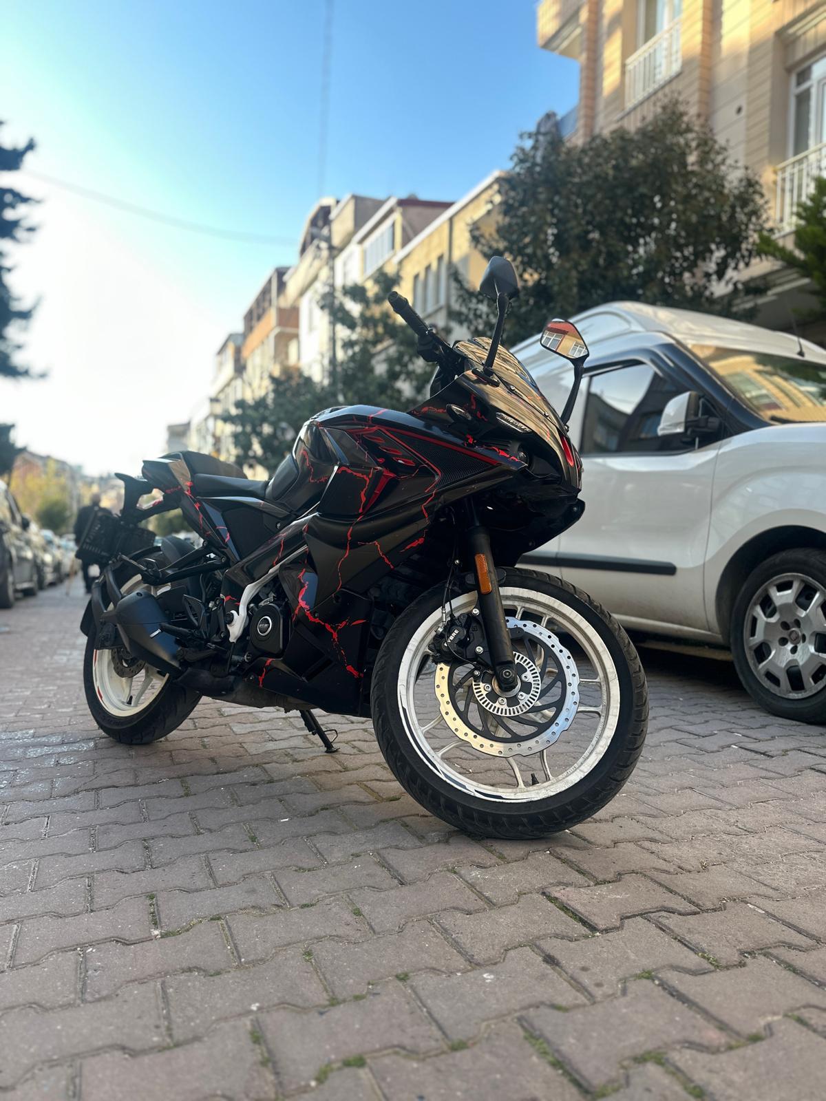 PULSAR RS 200BAJAJ RS200 Sticker Şimşek Desen Motosiklet Kaplama Tasarımı Kırmızı