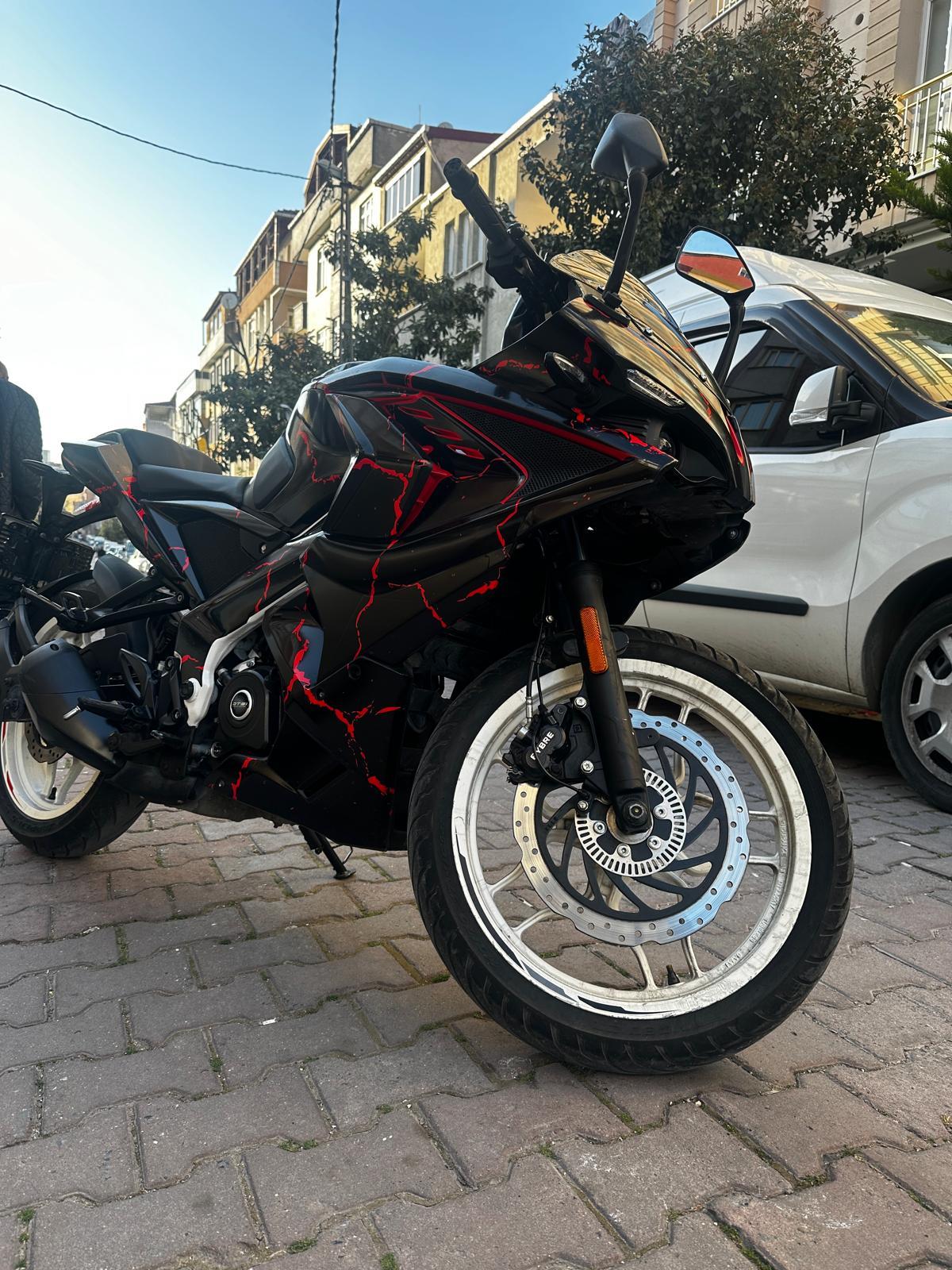 PULSAR RS 200BAJAJ RS200 Sticker Şimşek Desen Motosiklet Kaplama Tasarımı Kırmızı