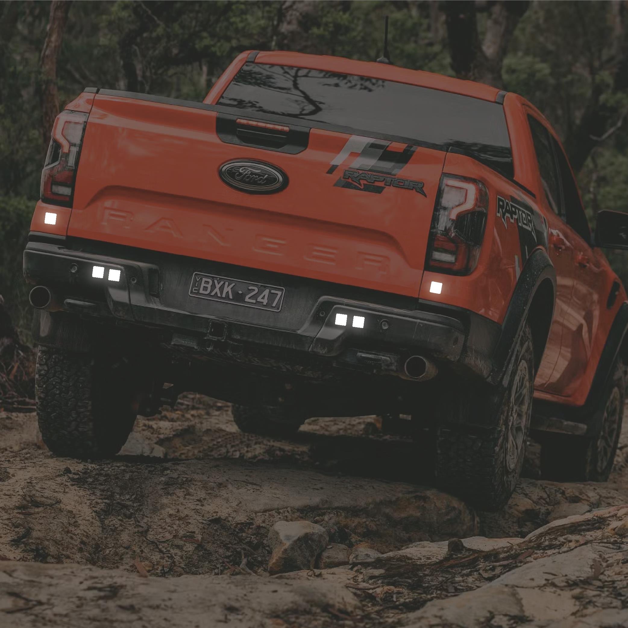 Reflective StickerBeyaz Reflective (Reflektif) 6'lı Kare Sticker Paketi Otomobil Motosiklet Reflektif Parlayan Sticker Etiket Modeli