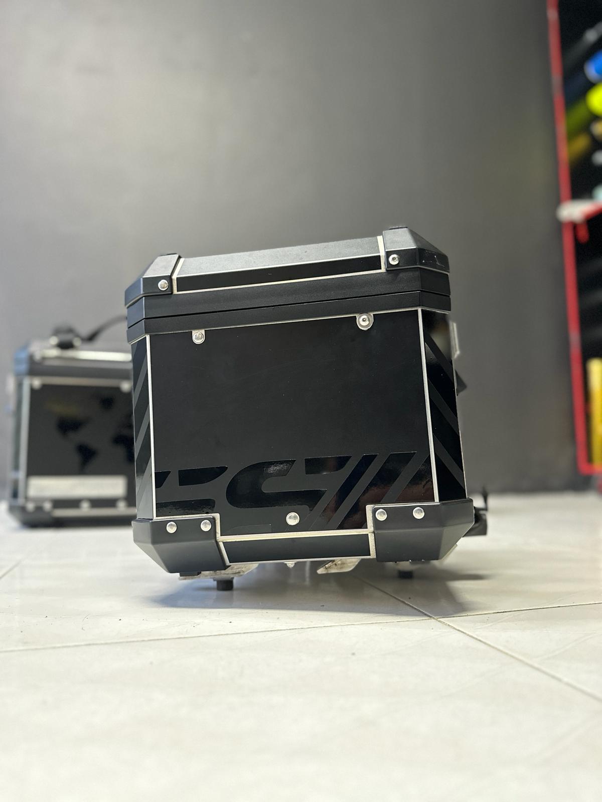 R1250 GSBMW Alüminyum GS Harita Desen Orta ve Yan Çanta (Top And Side Full Case) 2006-2013 Mat Siyah Kaplama